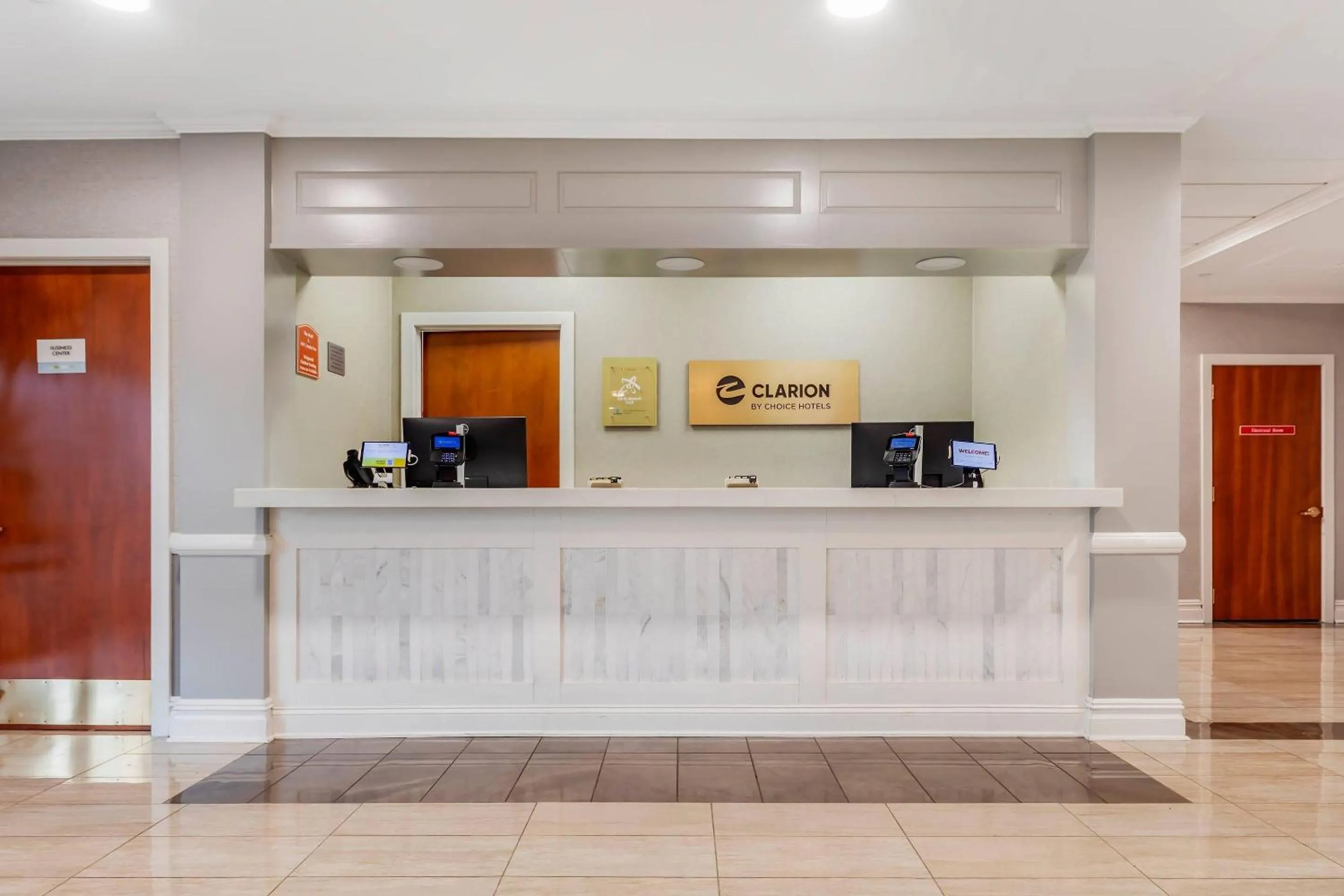 Lobby or reception in Clarion Hotel & Conference Center Toms River
