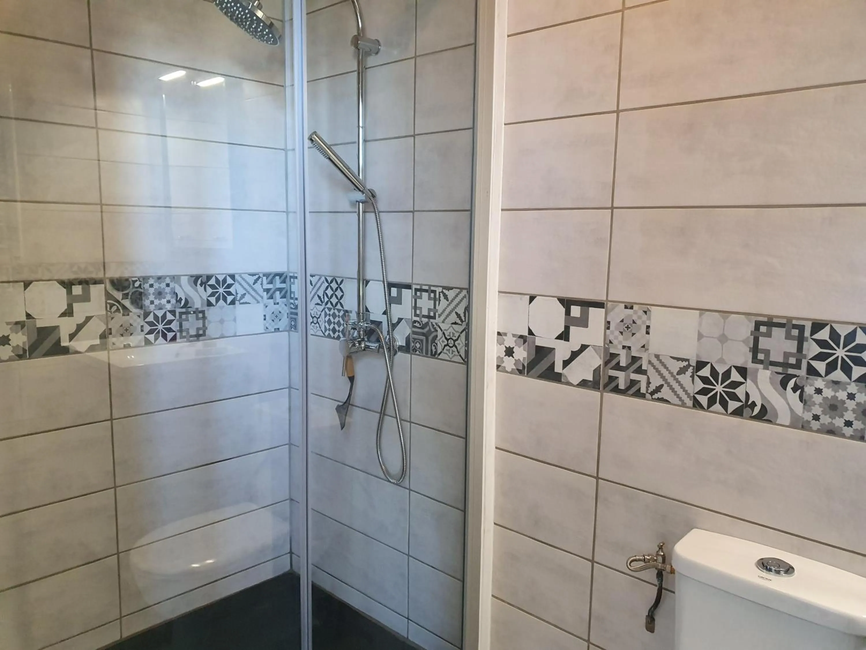 Shower in Le Logis d'Epargnes B&B and Gite