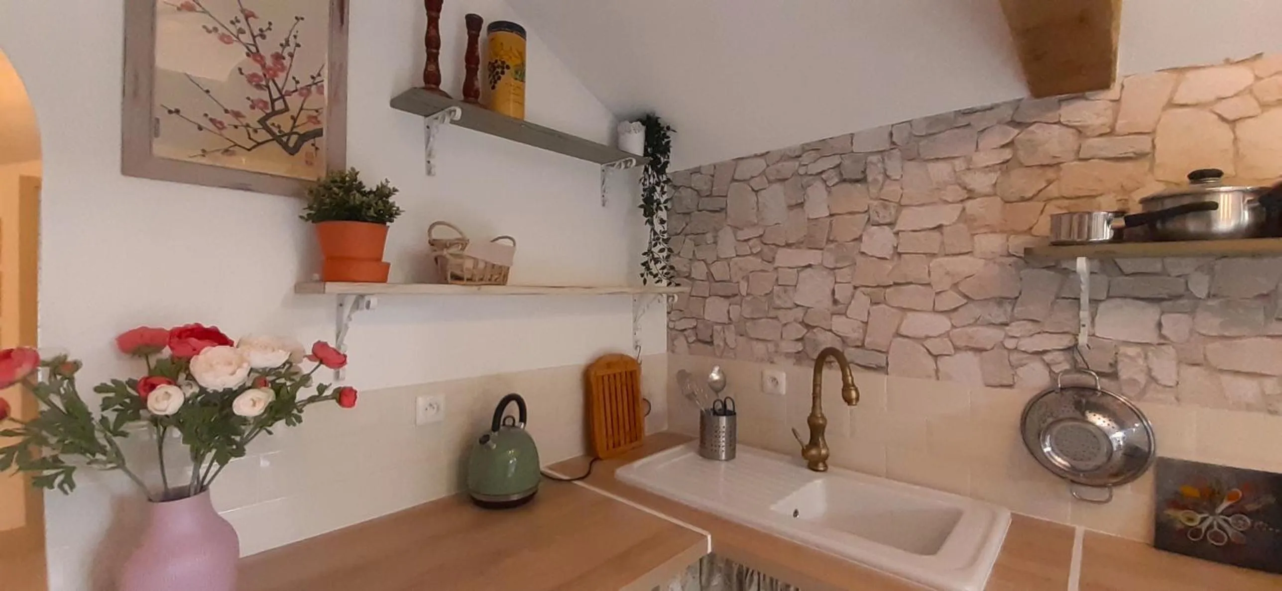 Kitchen or kitchenette in Le Logis d'Epargnes B&B and Gite