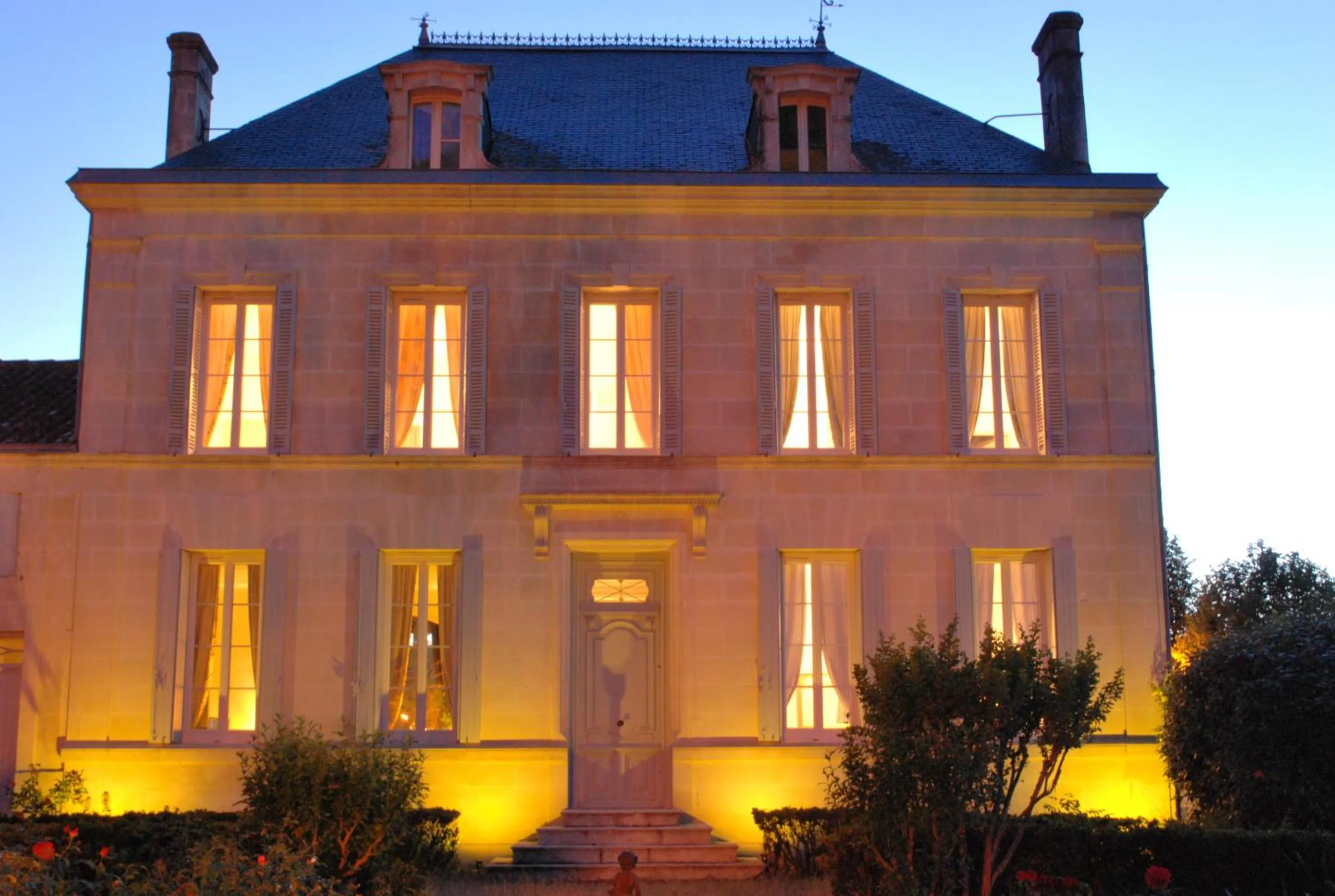 Property building in Le Logis d'Epargnes B&B and Gite