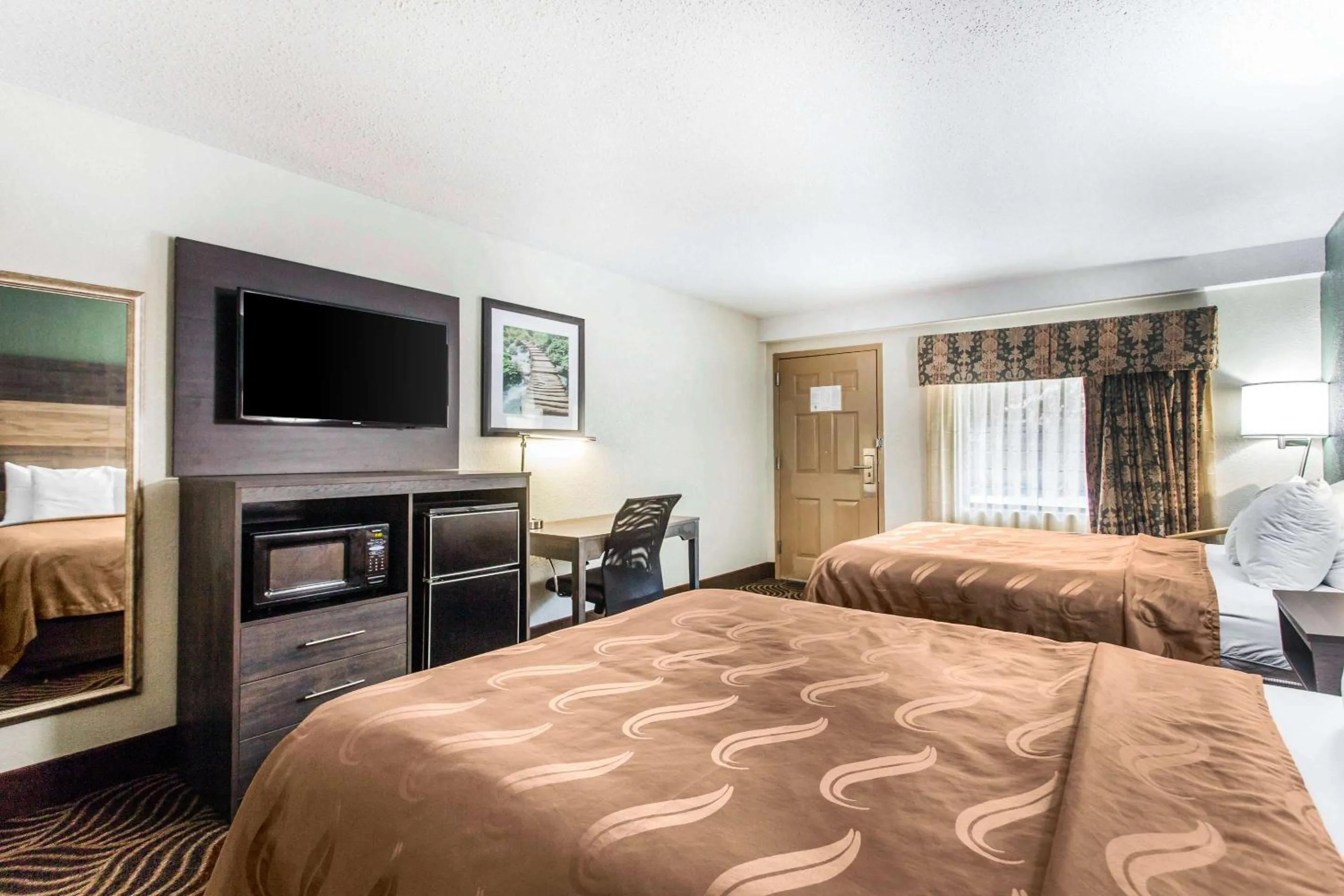 Bedroom, Bed in Quality Inn Black Mountain-Asheville East