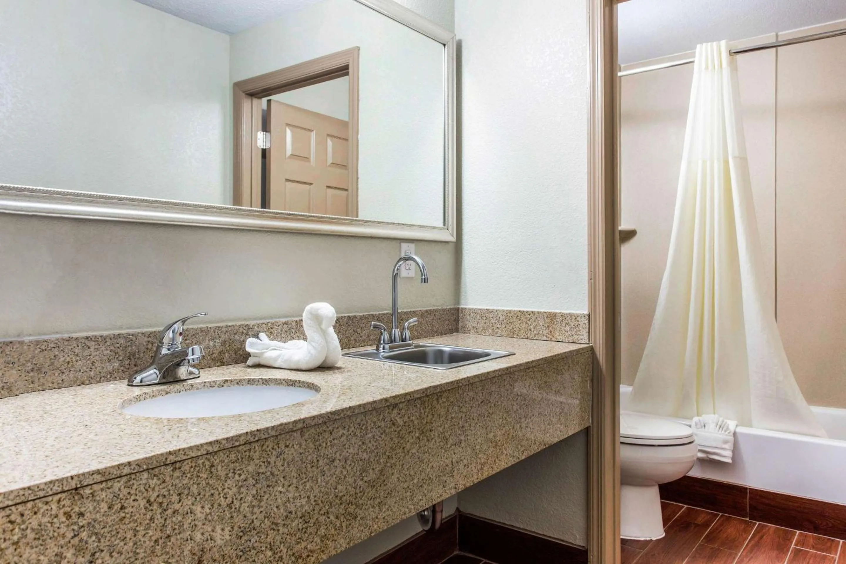 Bedroom in Quality Inn Black Mountain-Asheville East