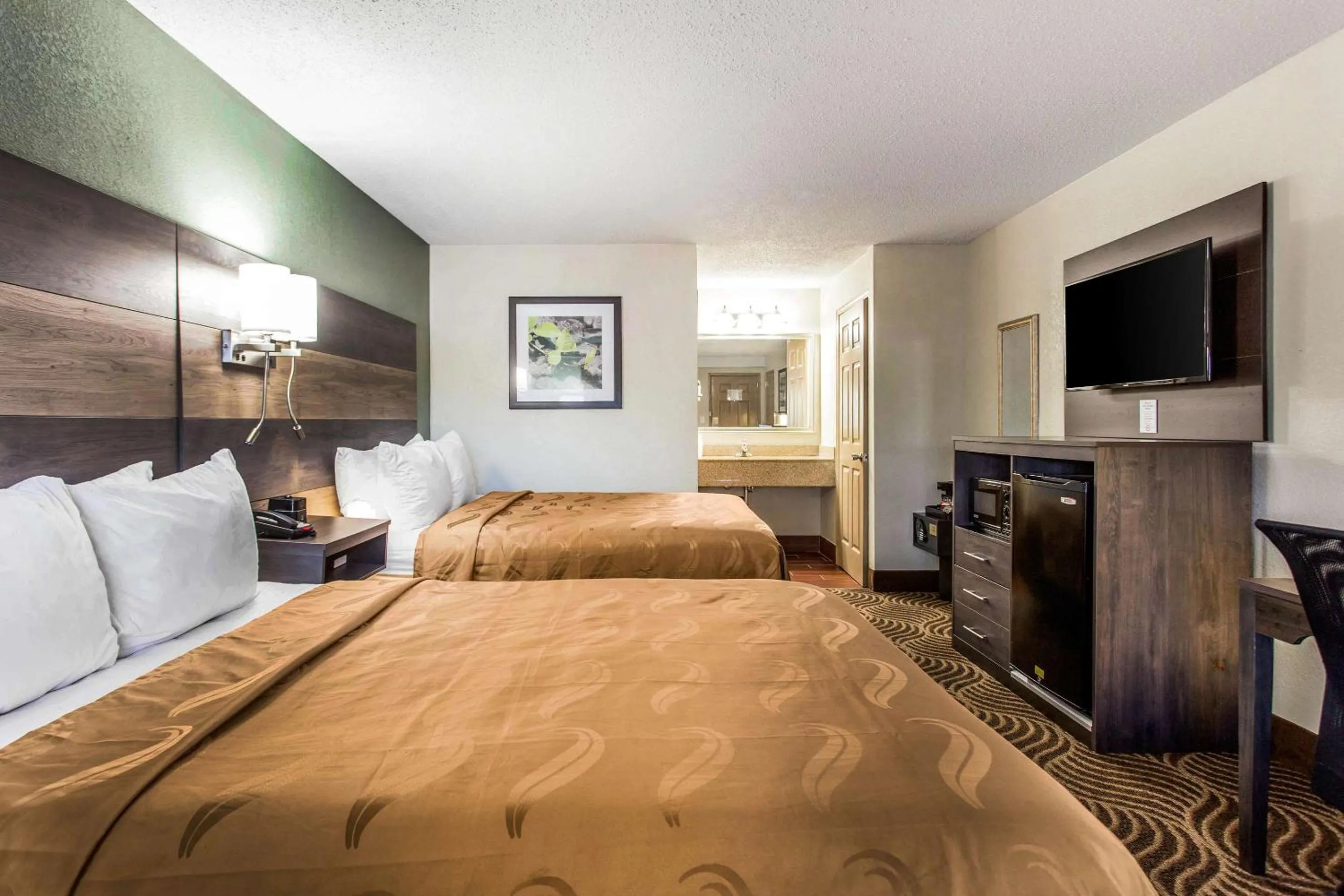 Bedroom, Bed in Quality Inn Black Mountain-Asheville East