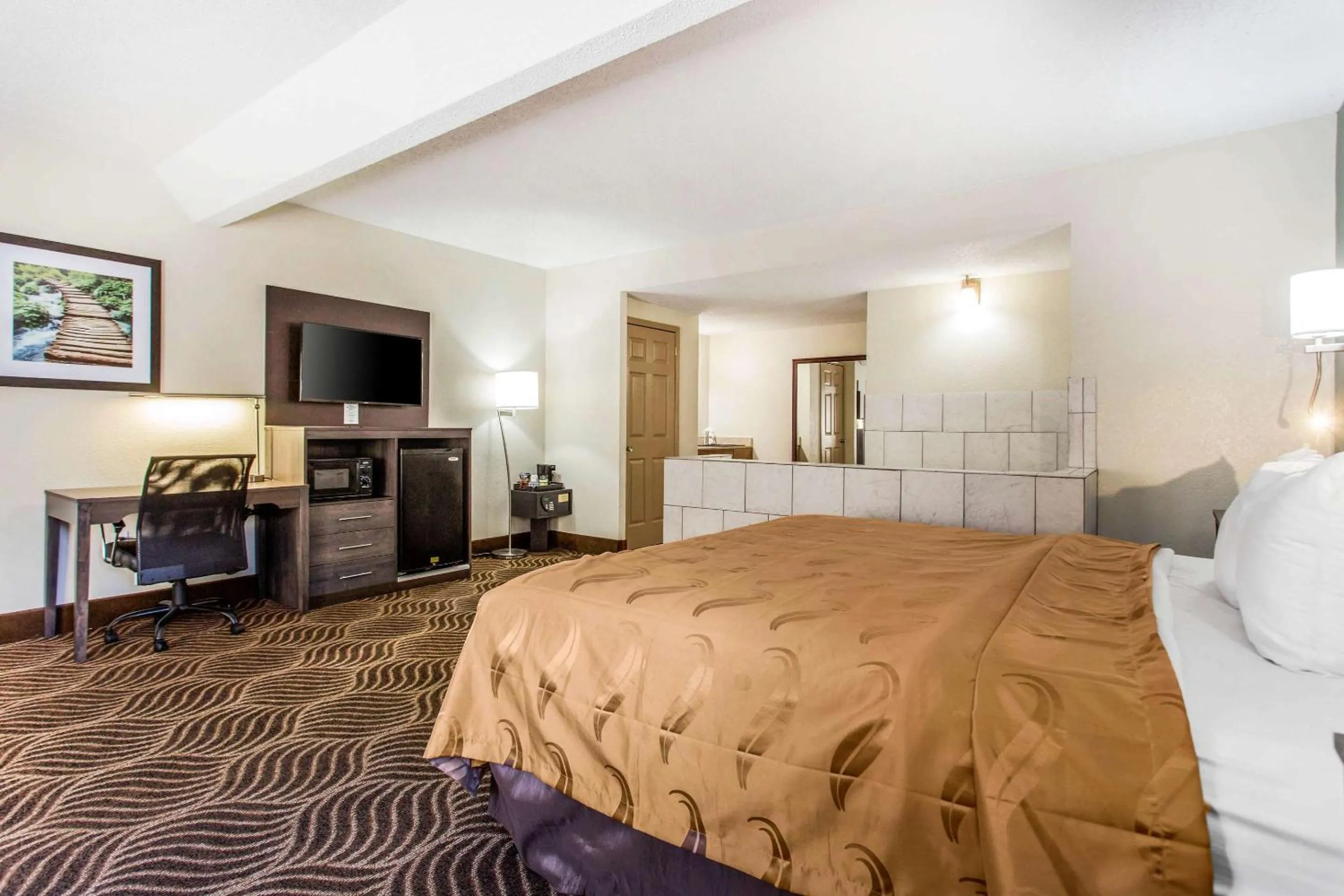 Bedroom, Bed in Quality Inn Black Mountain-Asheville East