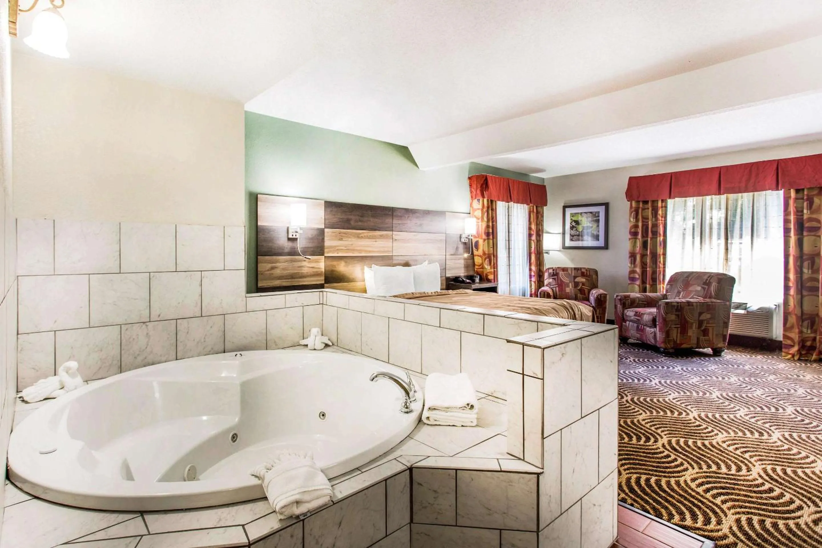 Bedroom in Quality Inn Black Mountain-Asheville East