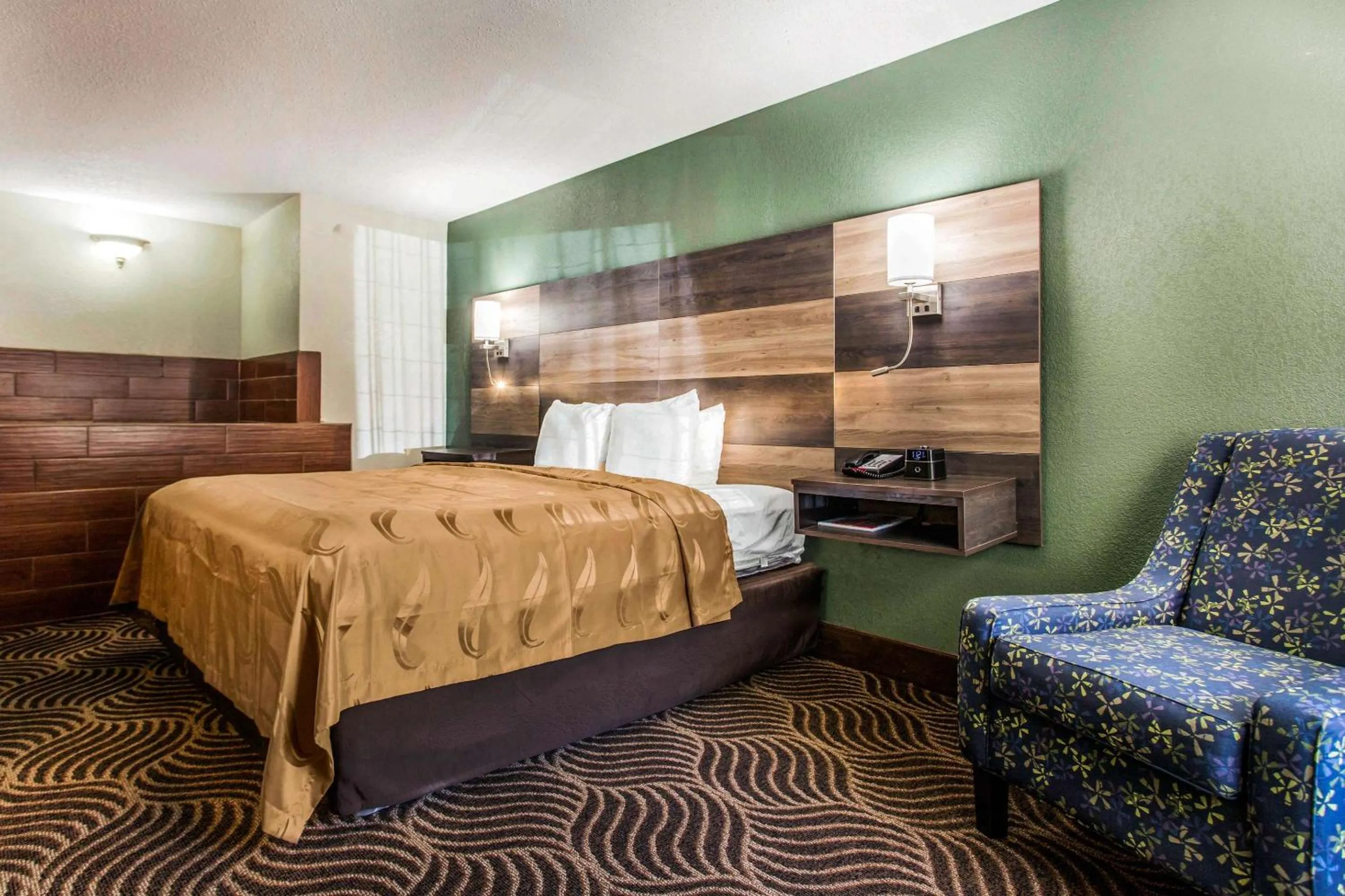 Bedroom, Bed in Quality Inn Black Mountain-Asheville East