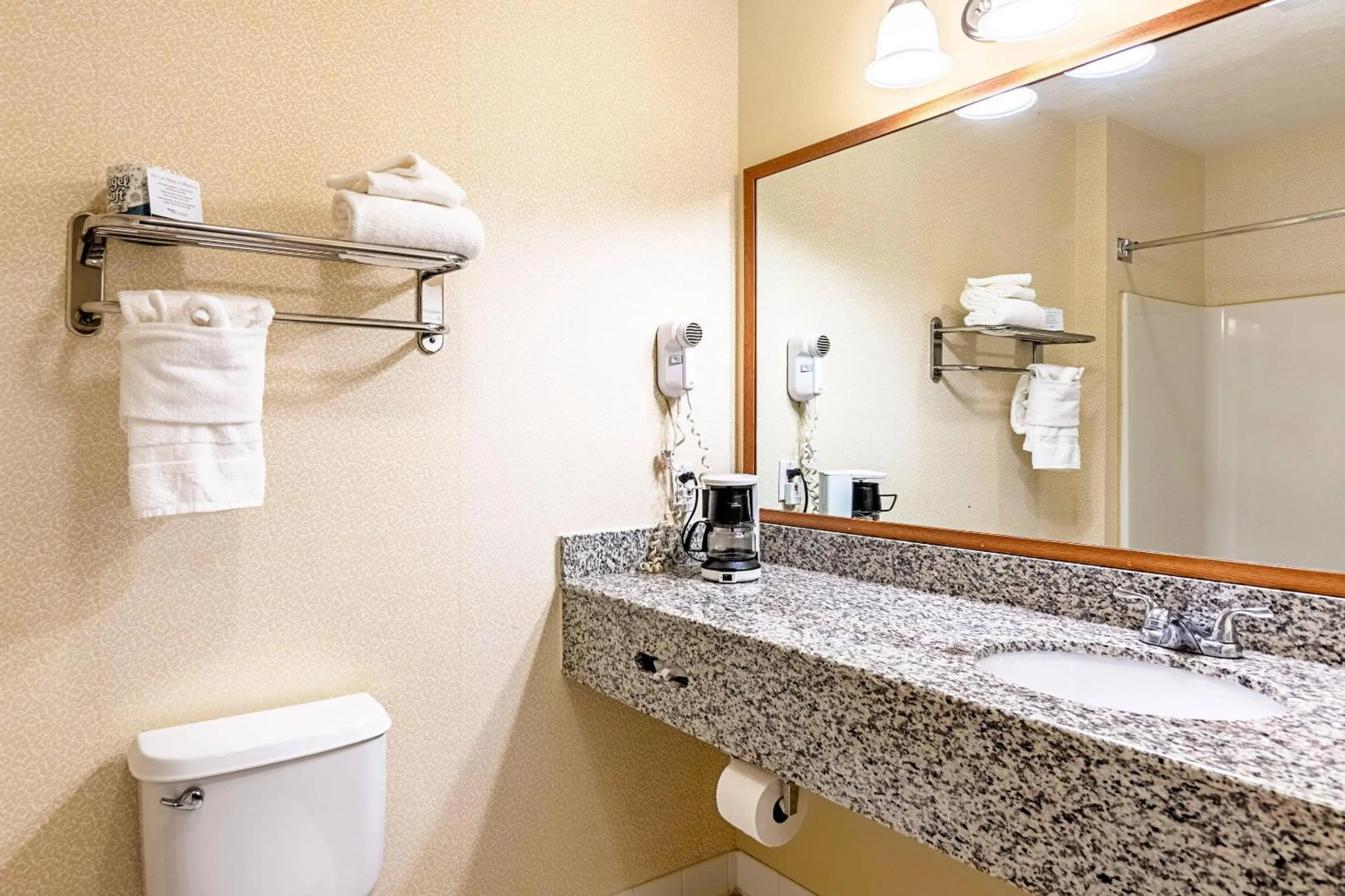 Bedroom in Quality Inn Burkeville Hwy 360 & 460