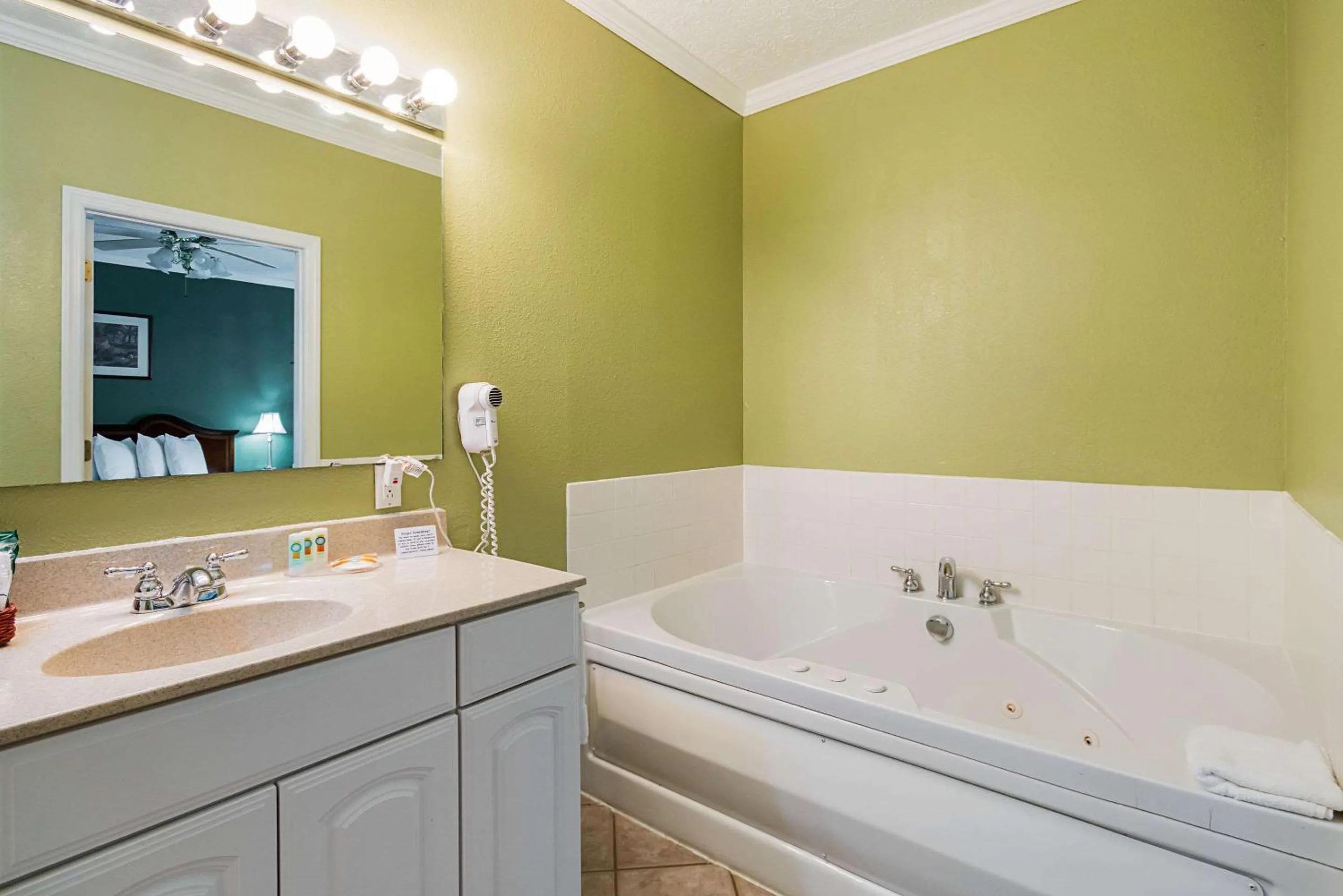 Bedroom in Quality Inn Weston