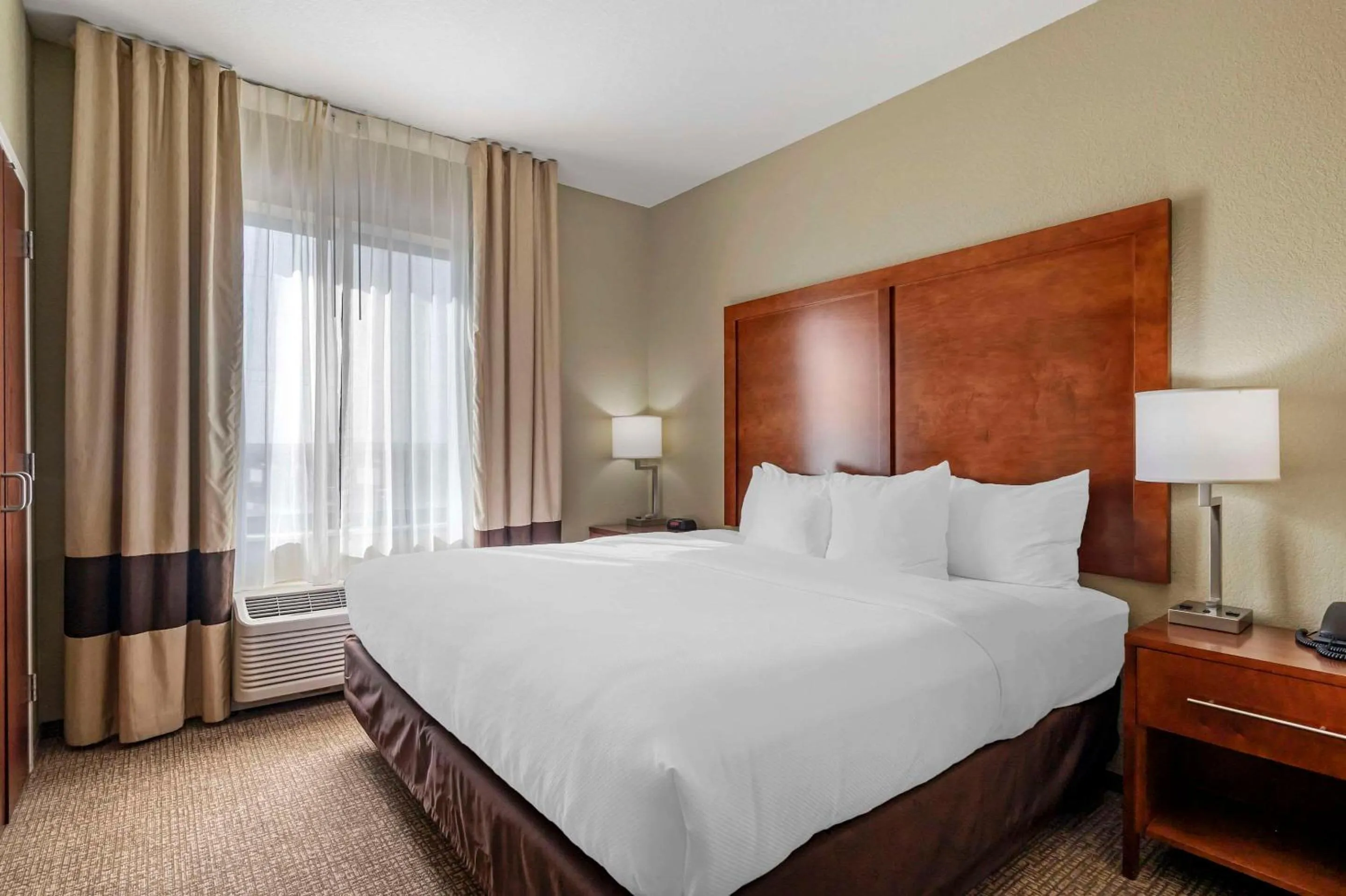 Bedroom, Bed in Comfort Inn & Suites