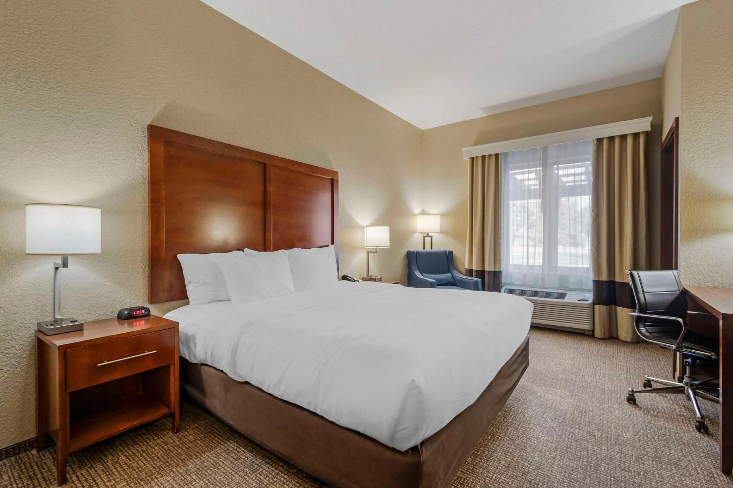 Bedroom, Bed in Comfort Inn & Suites