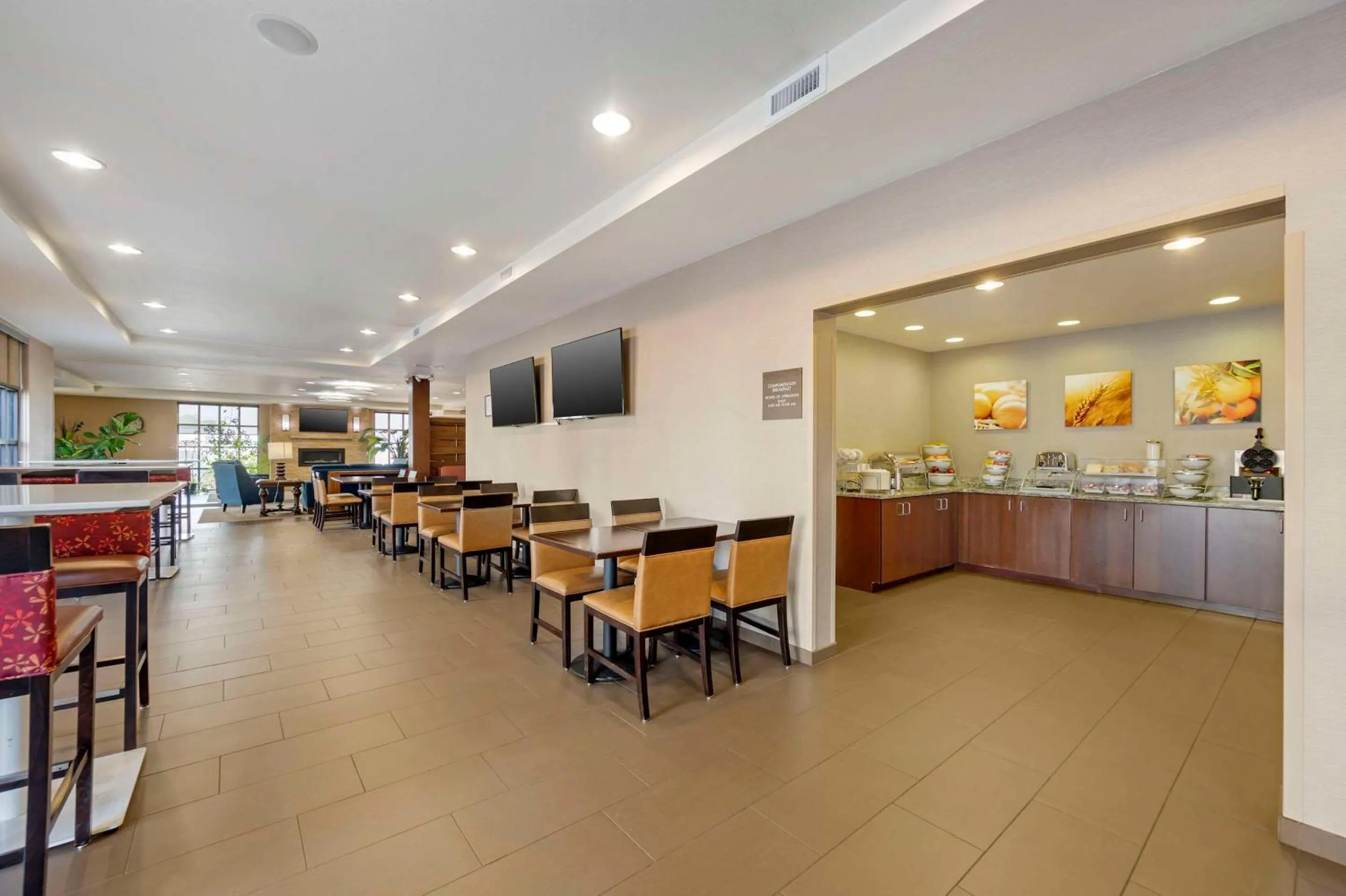 Breakfast in Comfort Inn & Suites