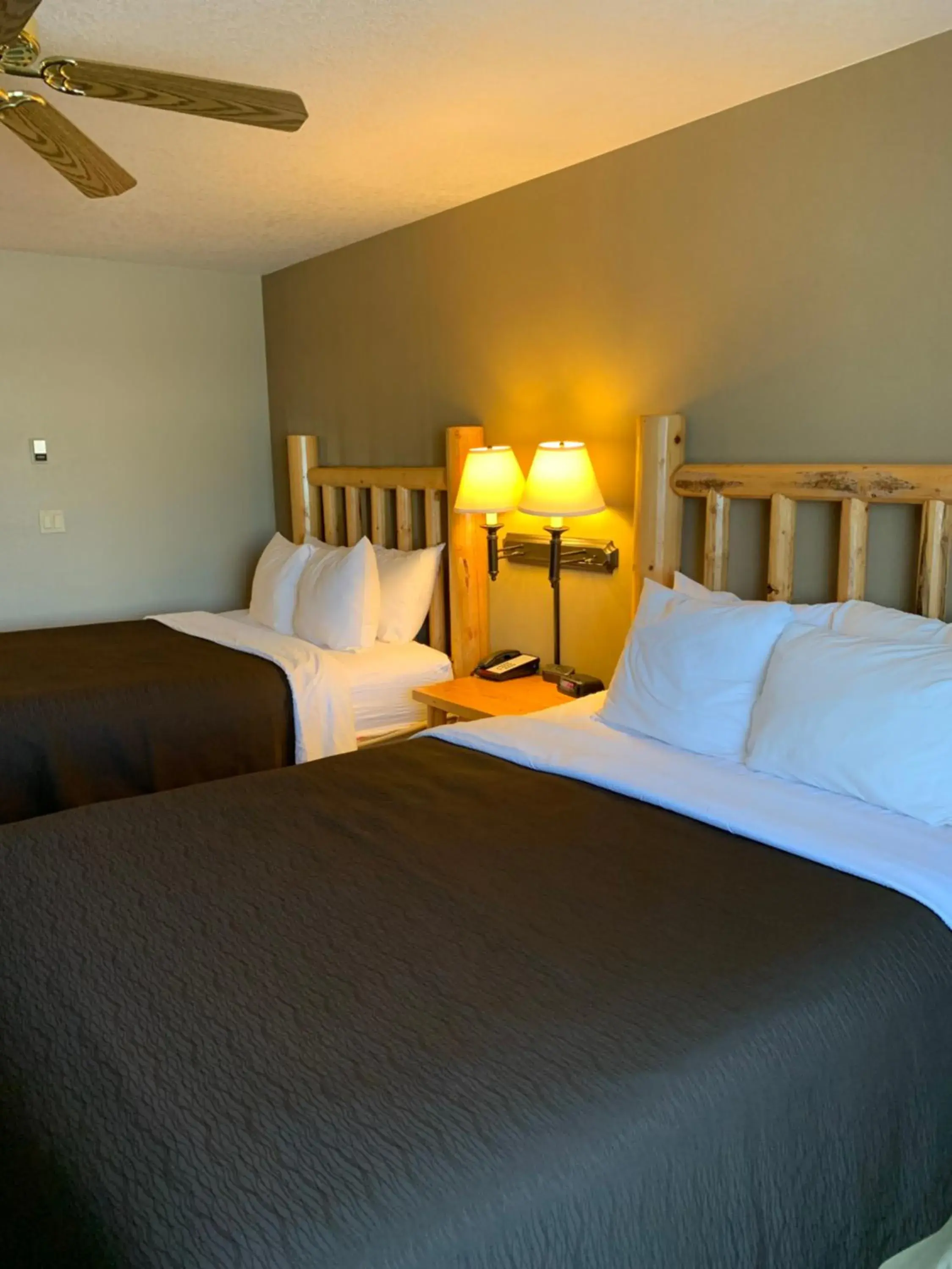 Queen Room with Two Queen Beds - Non-Smoking in The Antler Lodge - Gardiner Queen Room with Two Queen Beds - Non-Smoking in The Antler Lodge - Gardiner