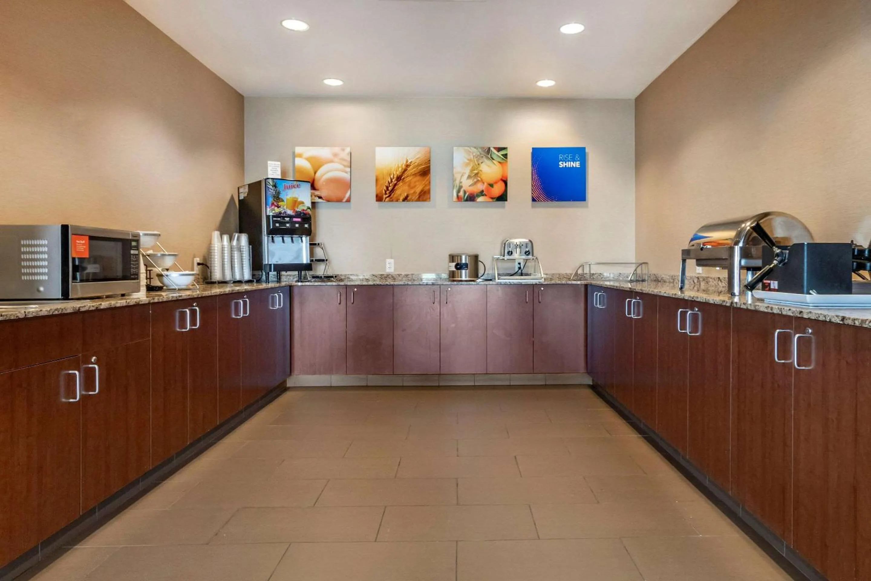 Restaurant/places to eat in Comfort Suites Airport-University