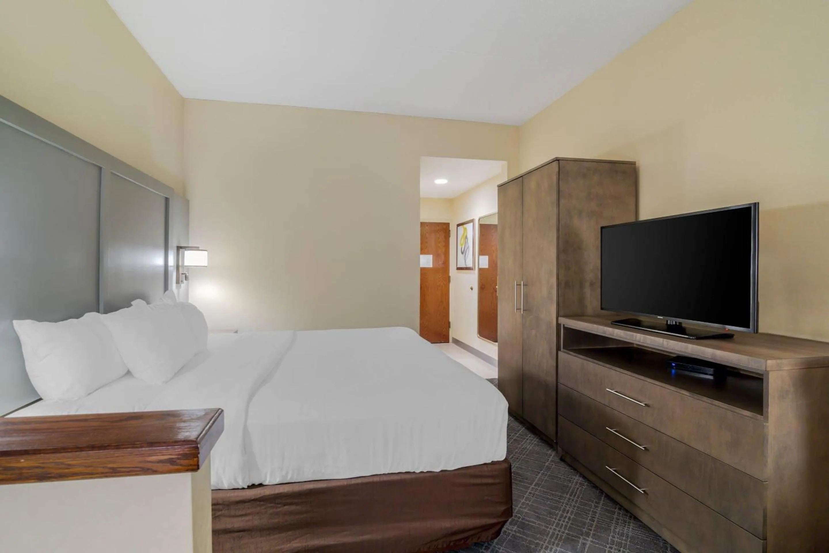 Bedroom, Bed in Comfort Inn Bismarck