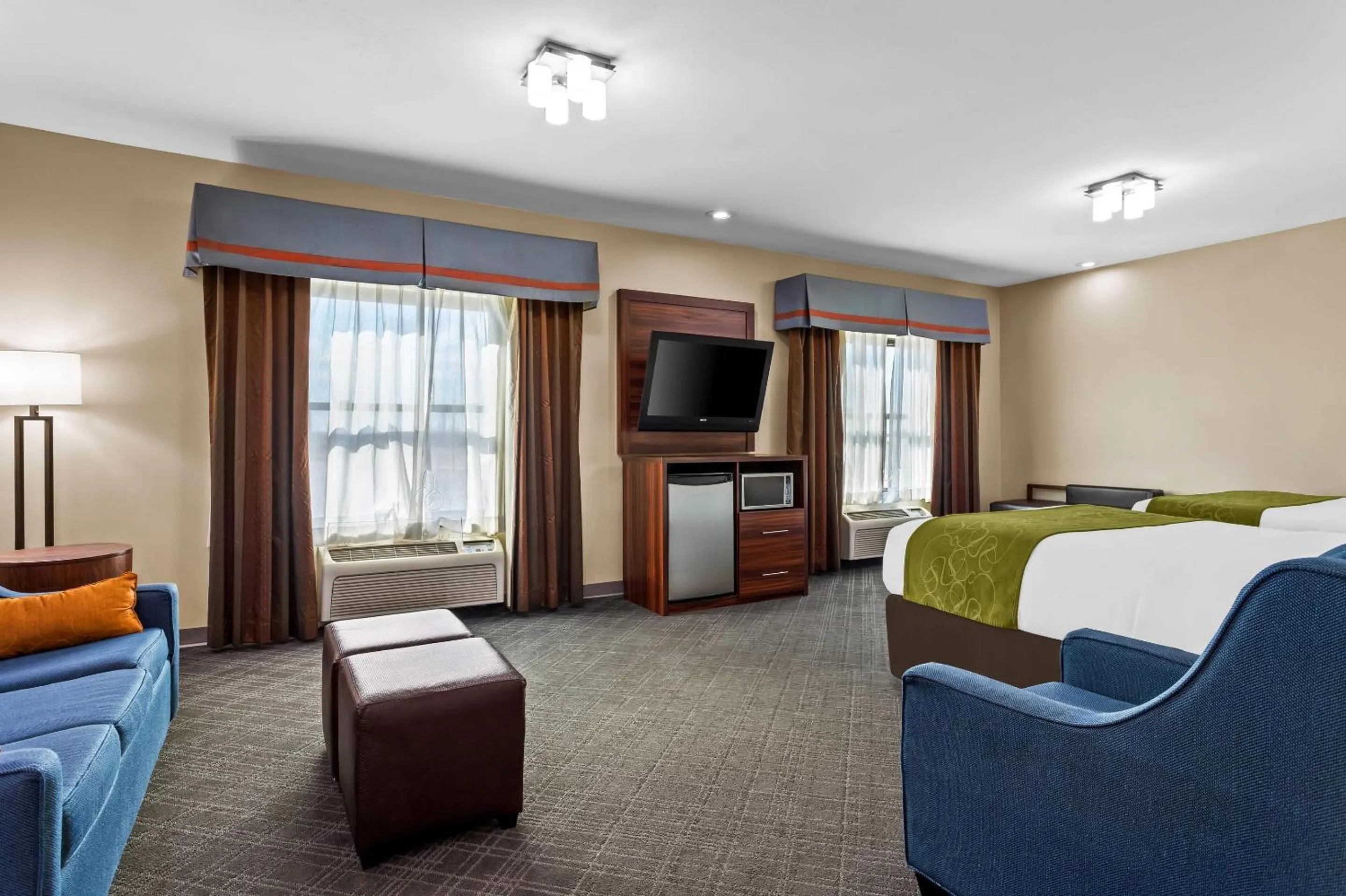 Bedroom, Bed in Comfort Suites Roswell North