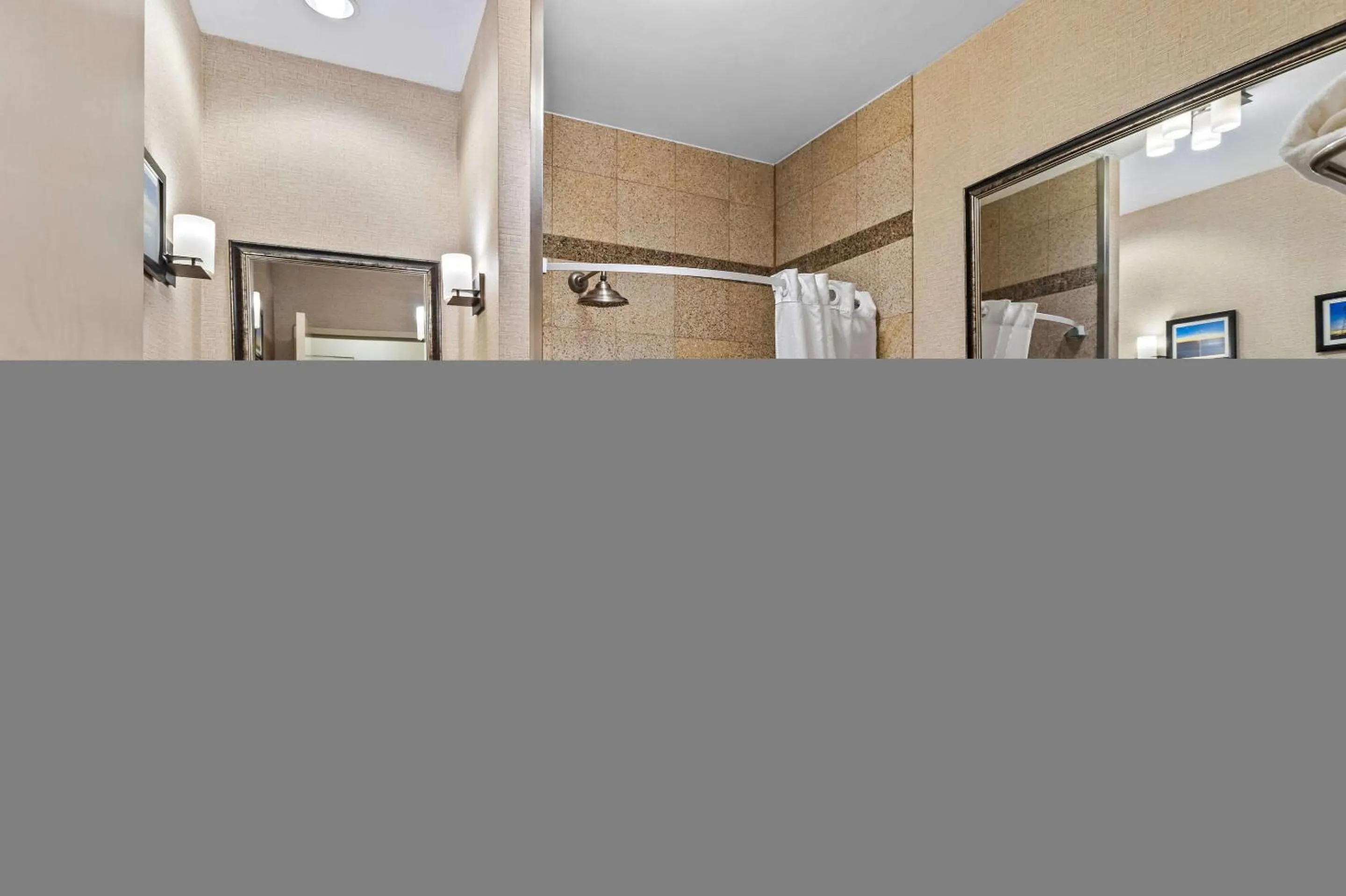 Bedroom in Comfort Suites Roswell North