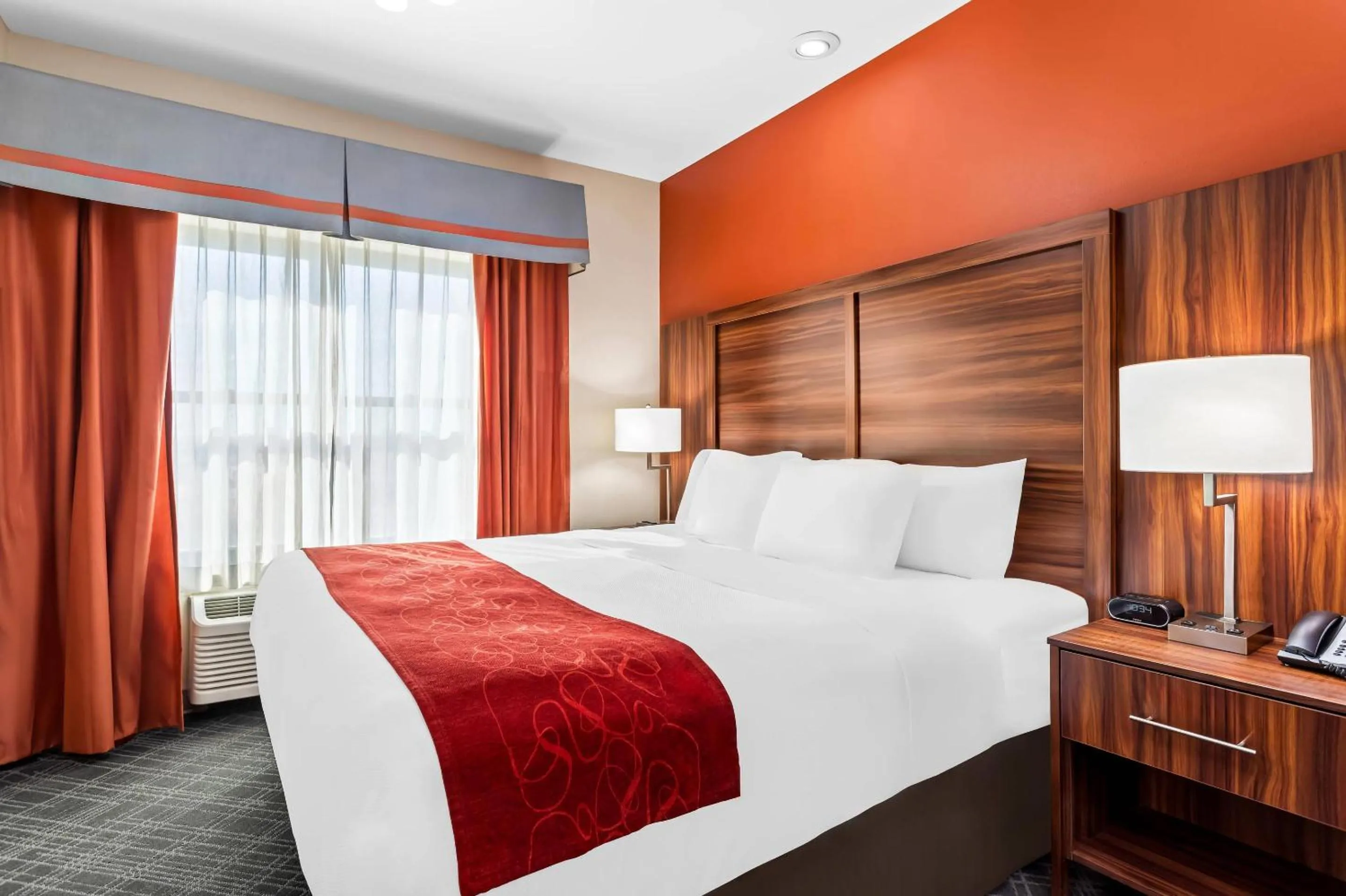 Bedroom, Bed in Comfort Suites Roswell North