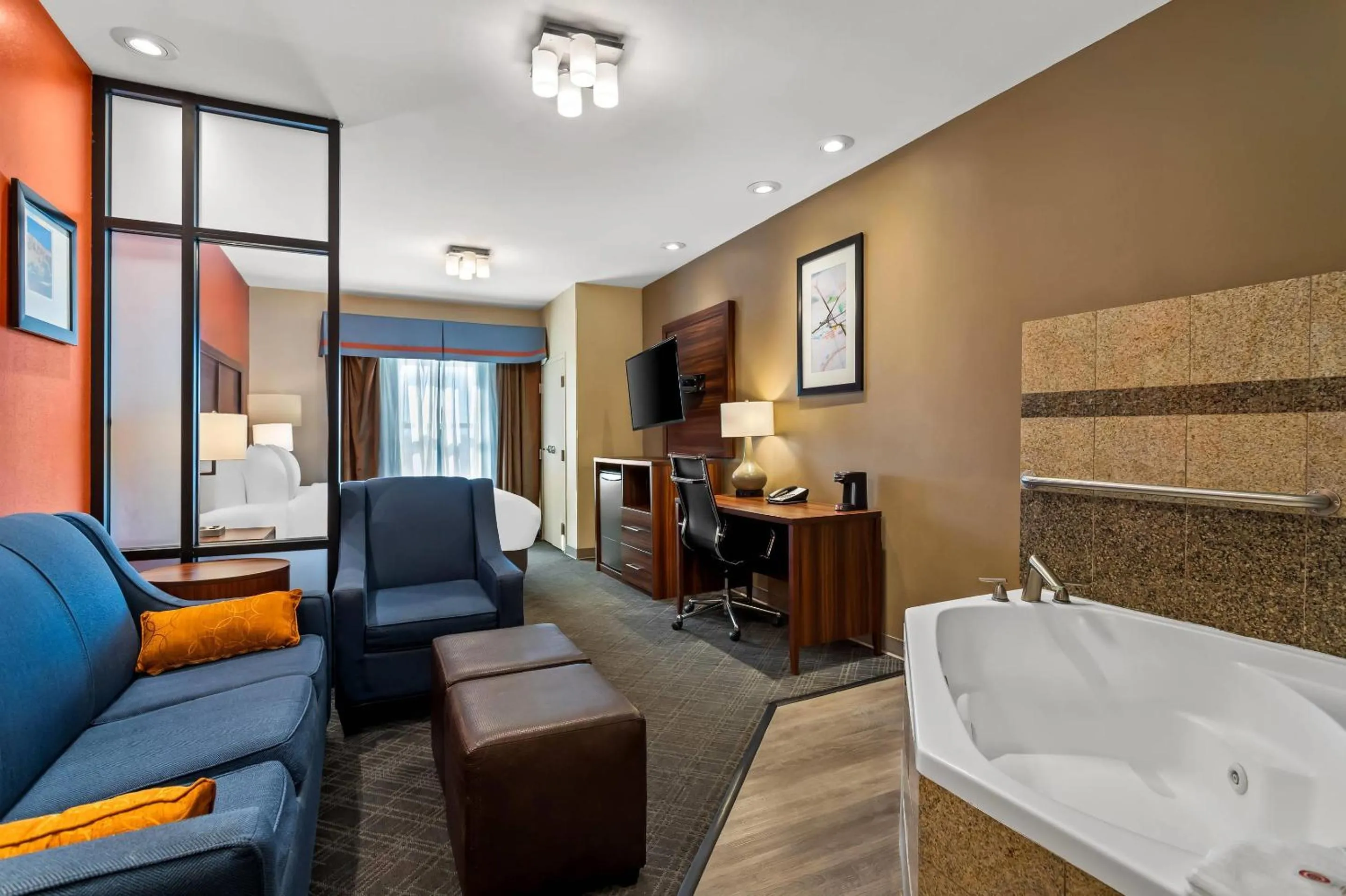 Bedroom in Comfort Suites Roswell North