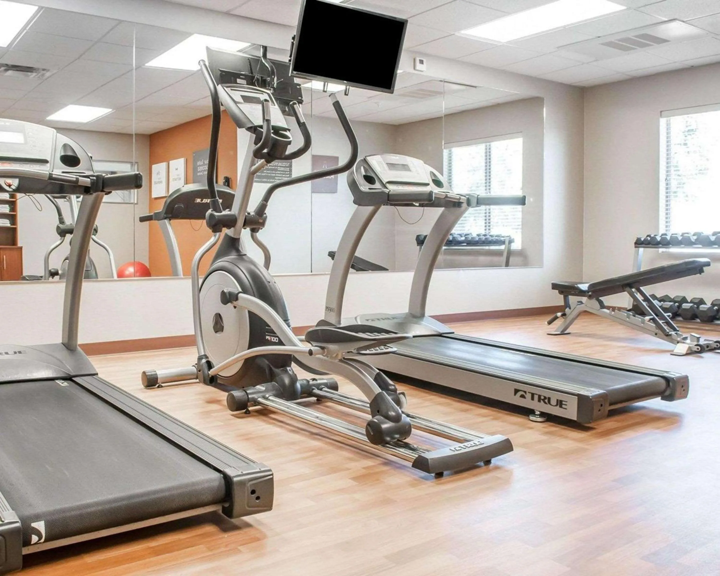 Fitness centre/facilities in Comfort Suites Farmington