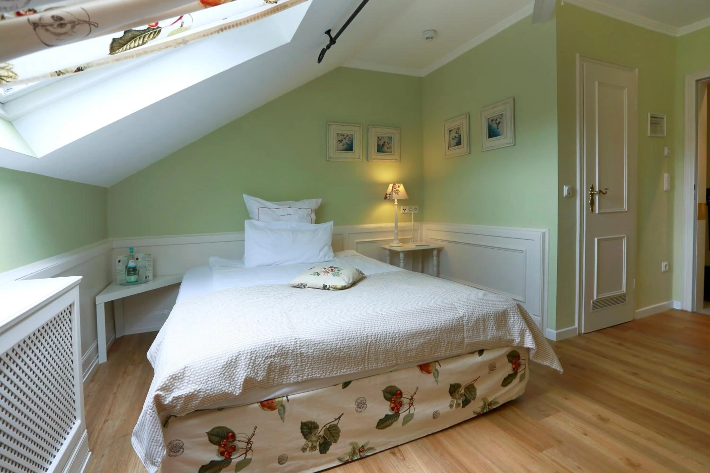 Bedroom, Bed in Blesius Garten