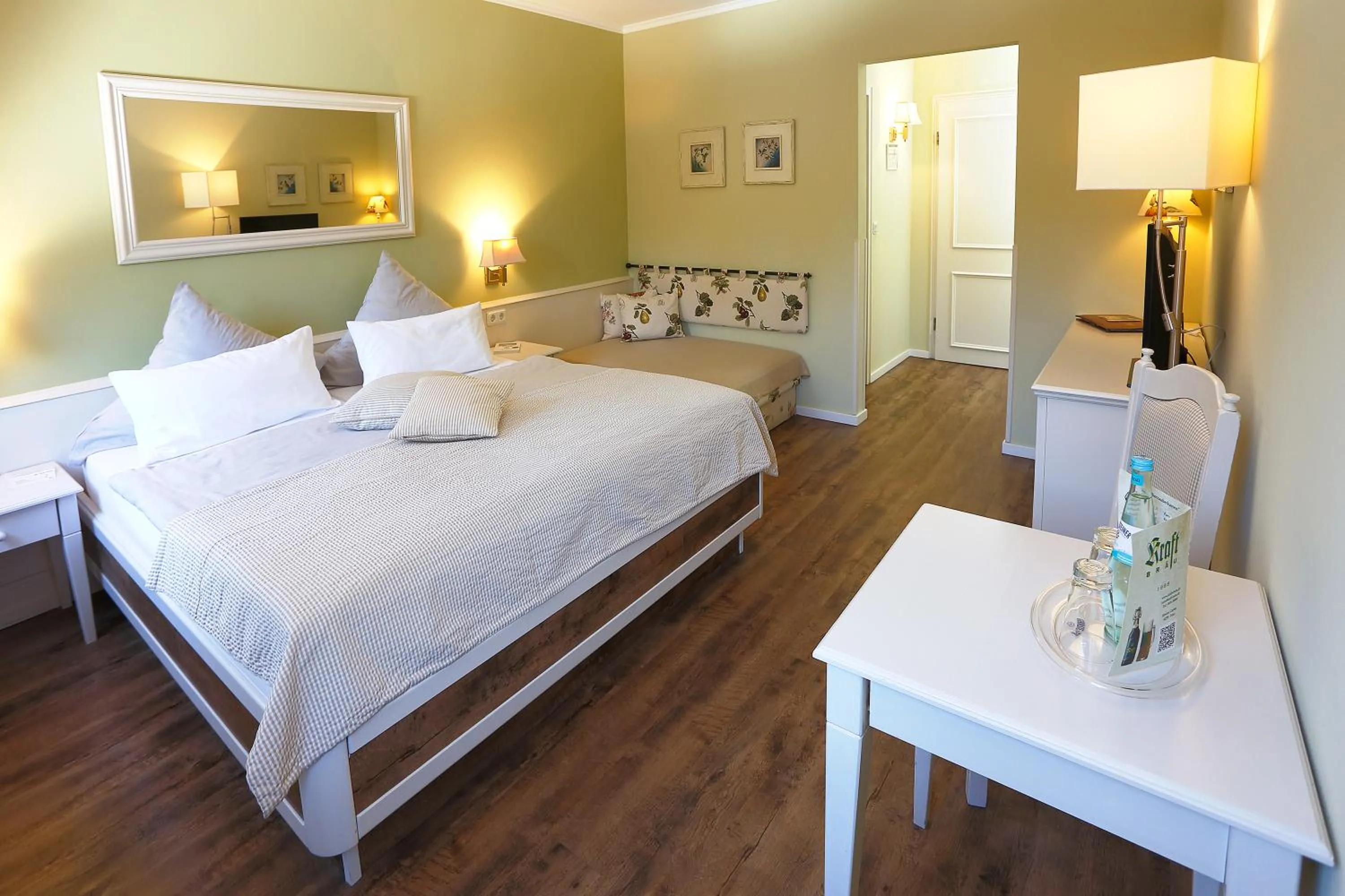 Bedroom, Bed in Blesius Garten