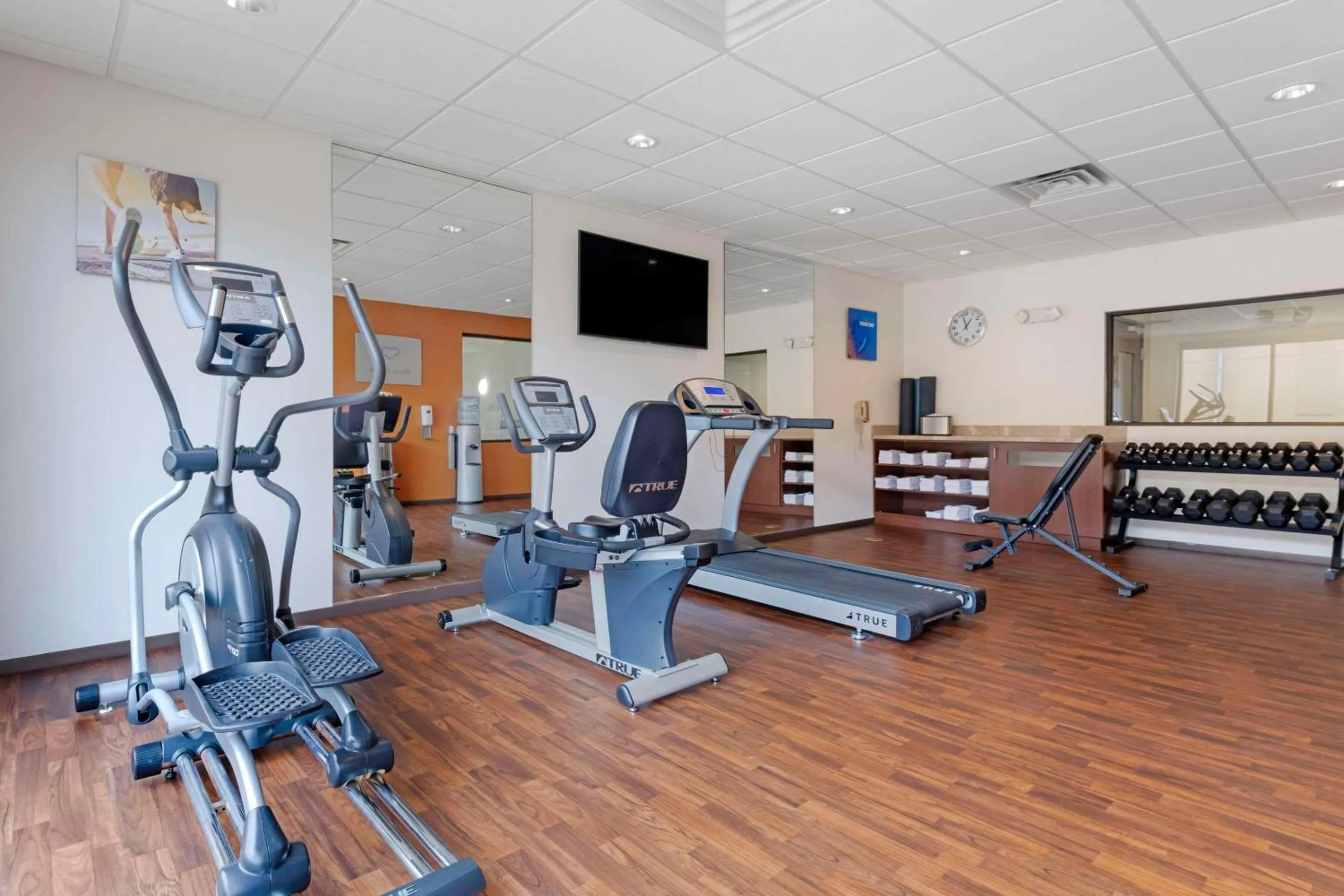Fitness centre/facilities in Comfort Suites & Conference Center