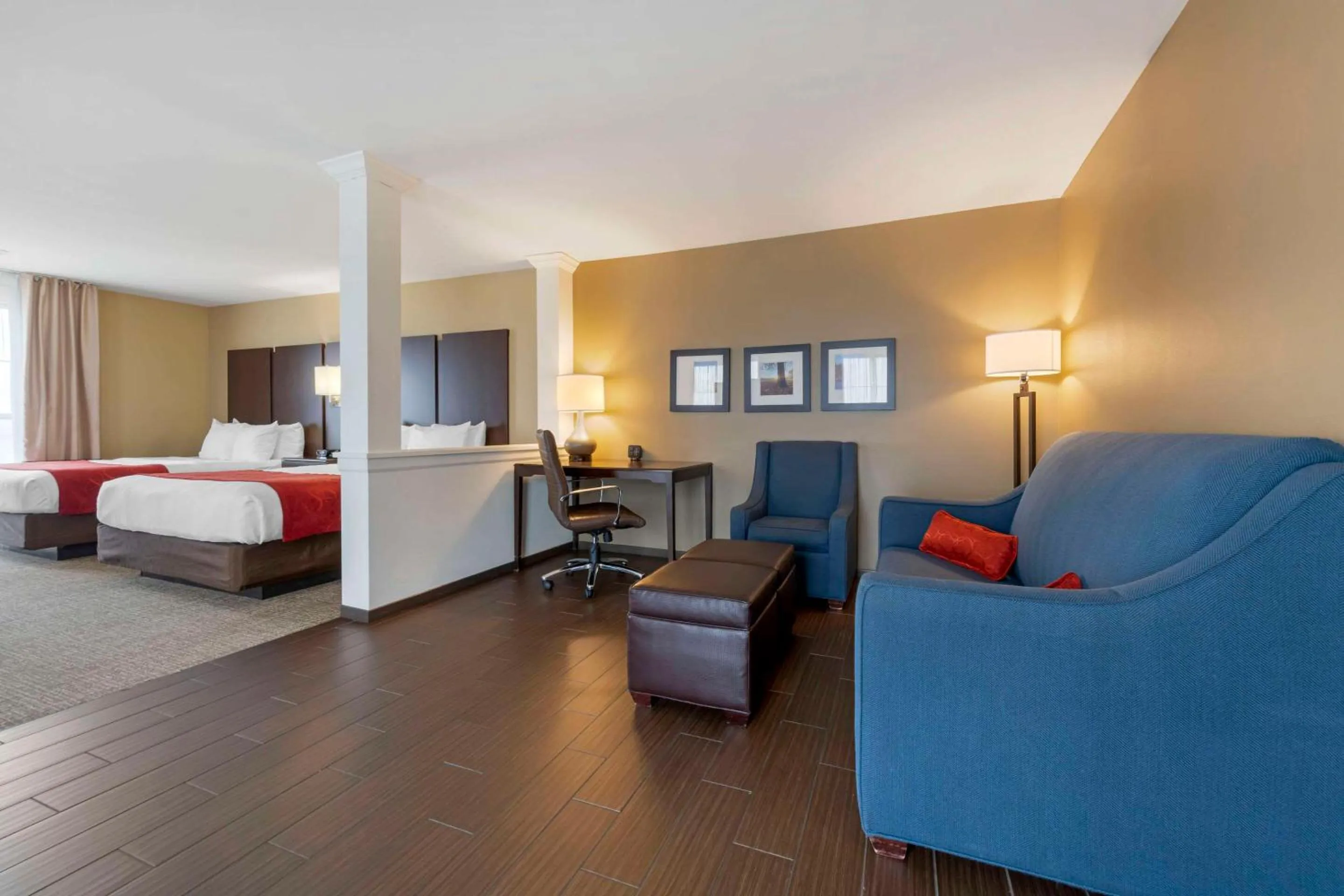 Bedroom, Bed in Comfort Suites & Conference Center