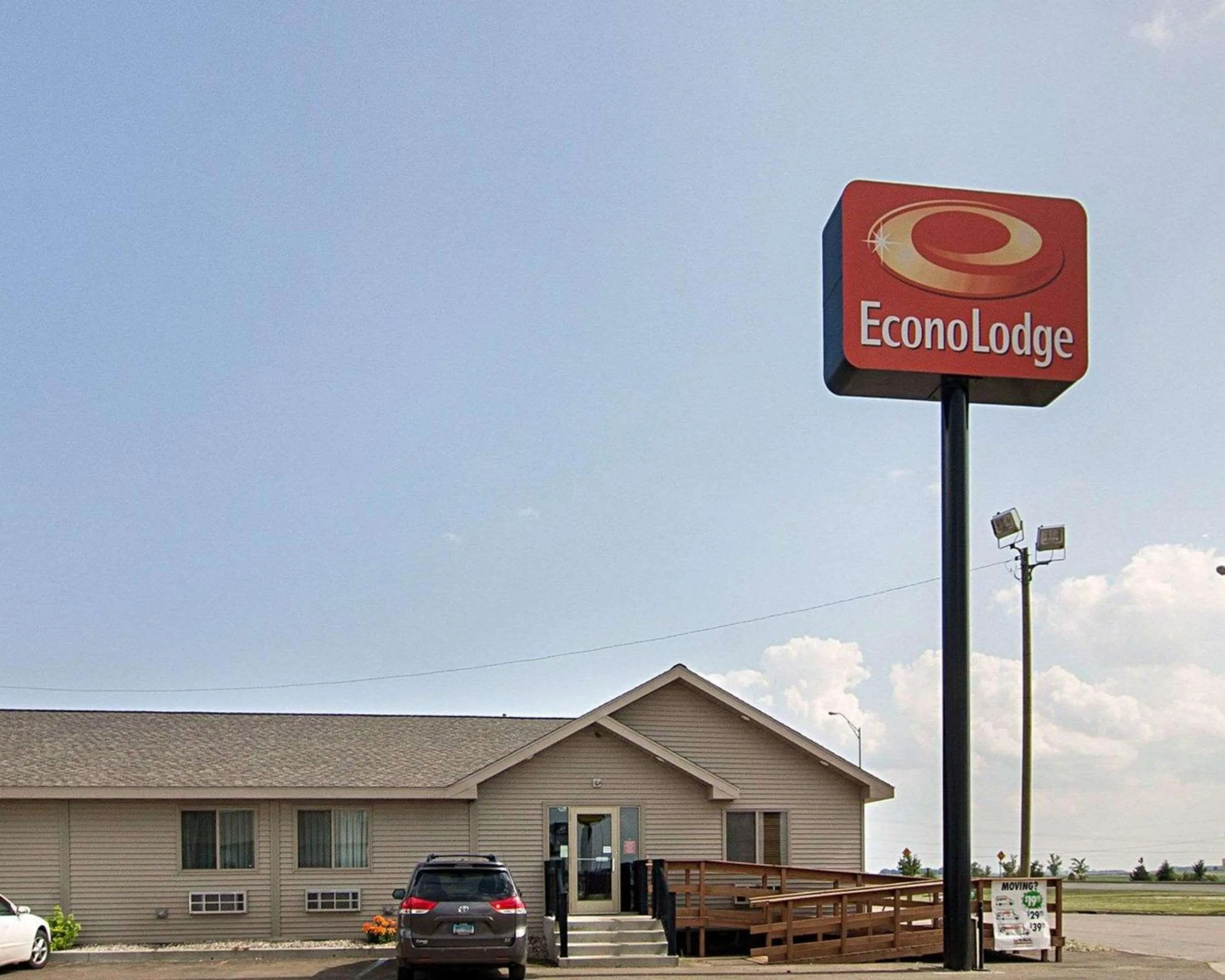 Property building in Econo Lodge
