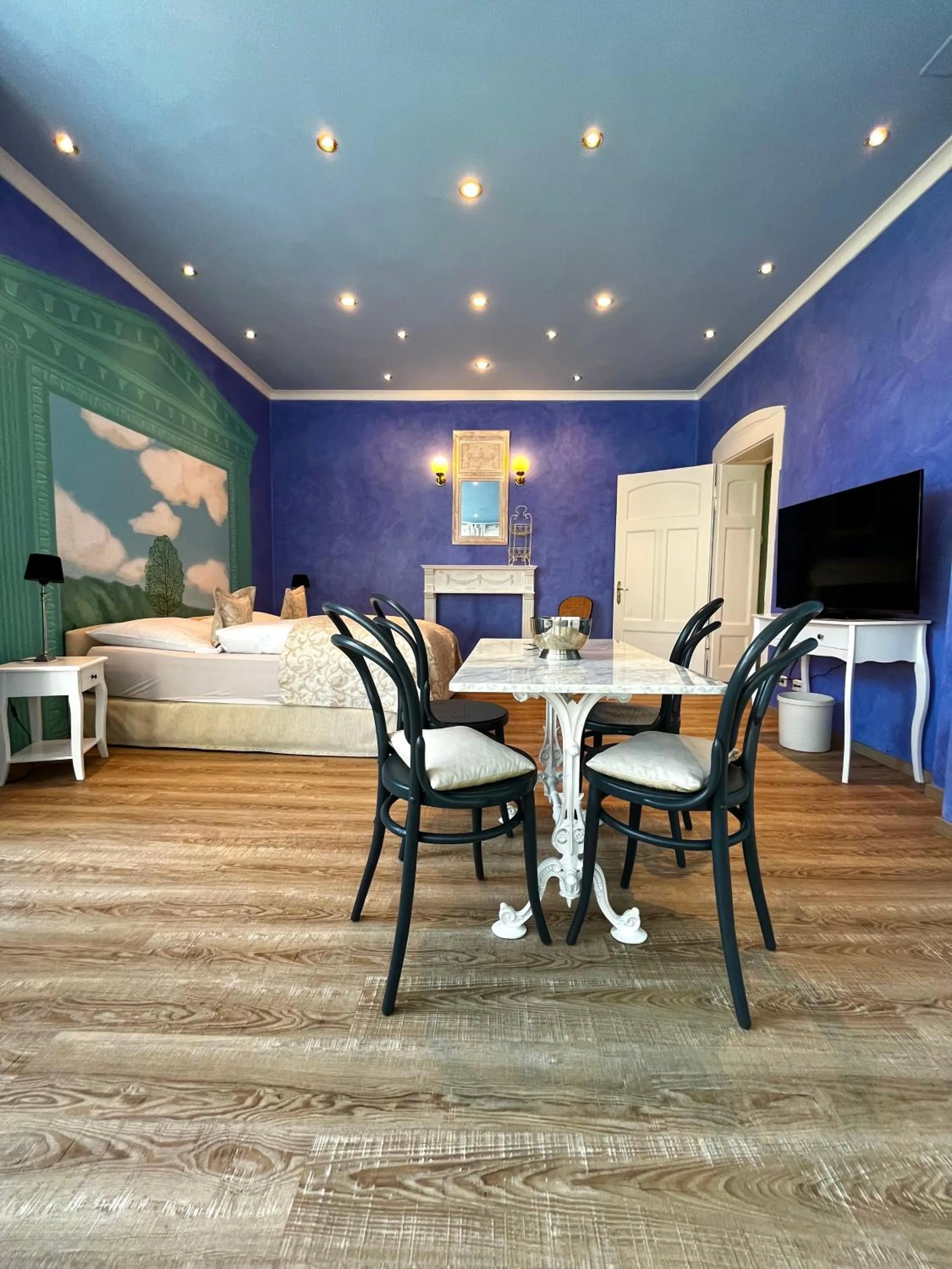 Photo of the whole room in PARK VILLA zentral am Mittelrhein Zimmer&Apartments Self check in Aparthotel