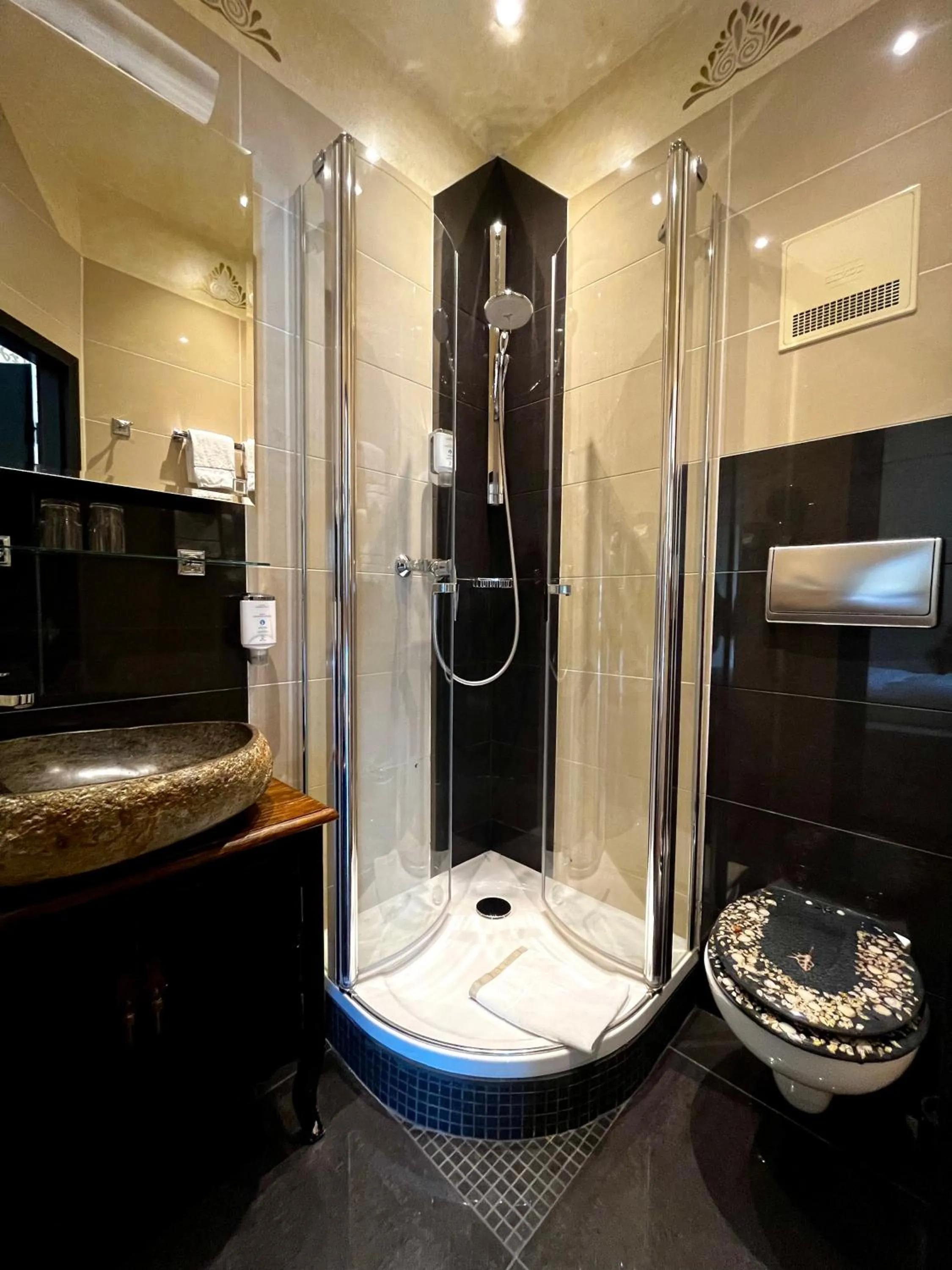 Toilet in PARK VILLA zentral am Mittelrhein Zimmer&Apartments Self check in Aparthotel