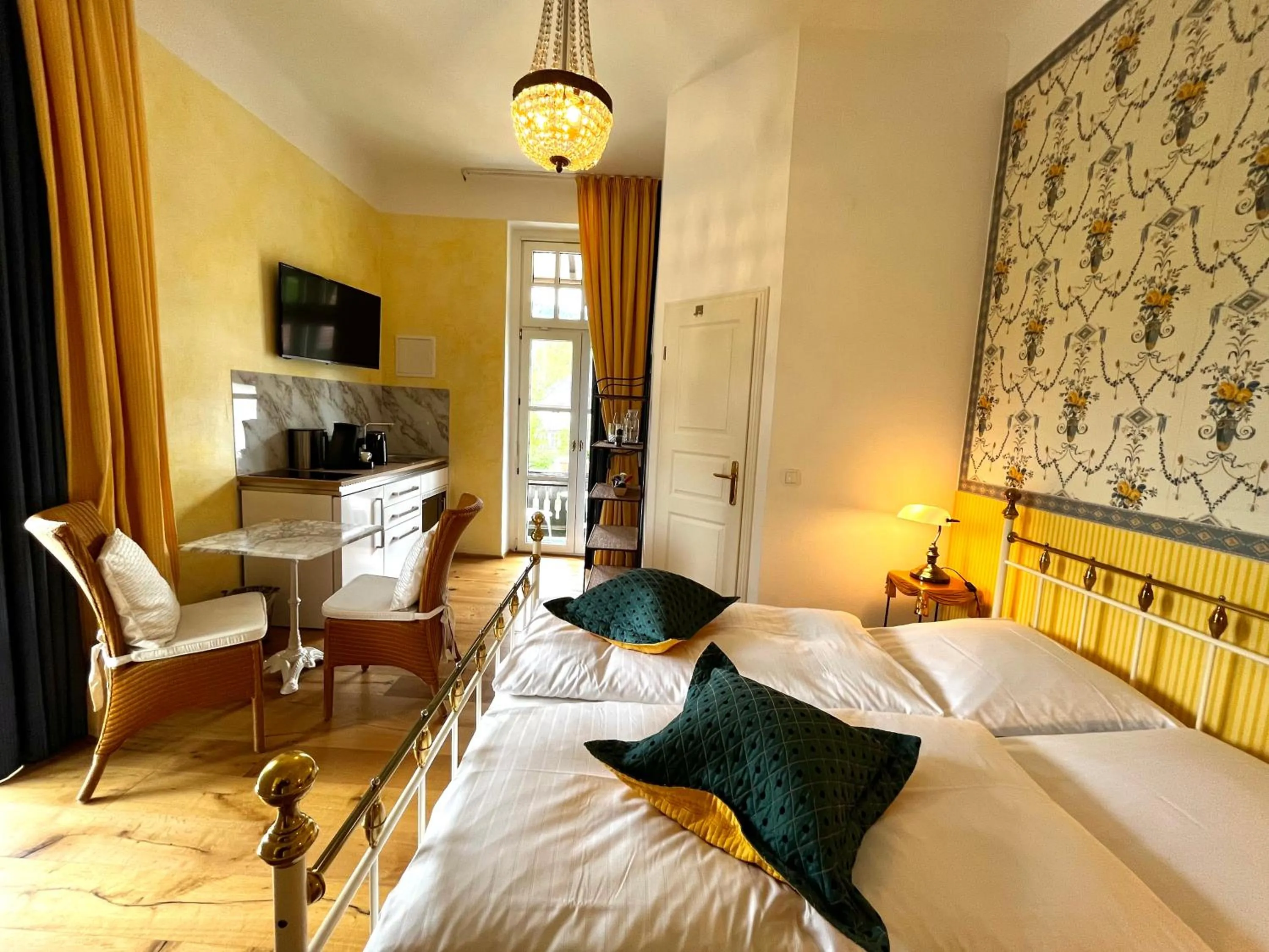 Bed in PARK VILLA zentral am Mittelrhein Zimmer&Apartments Self check in Aparthotel