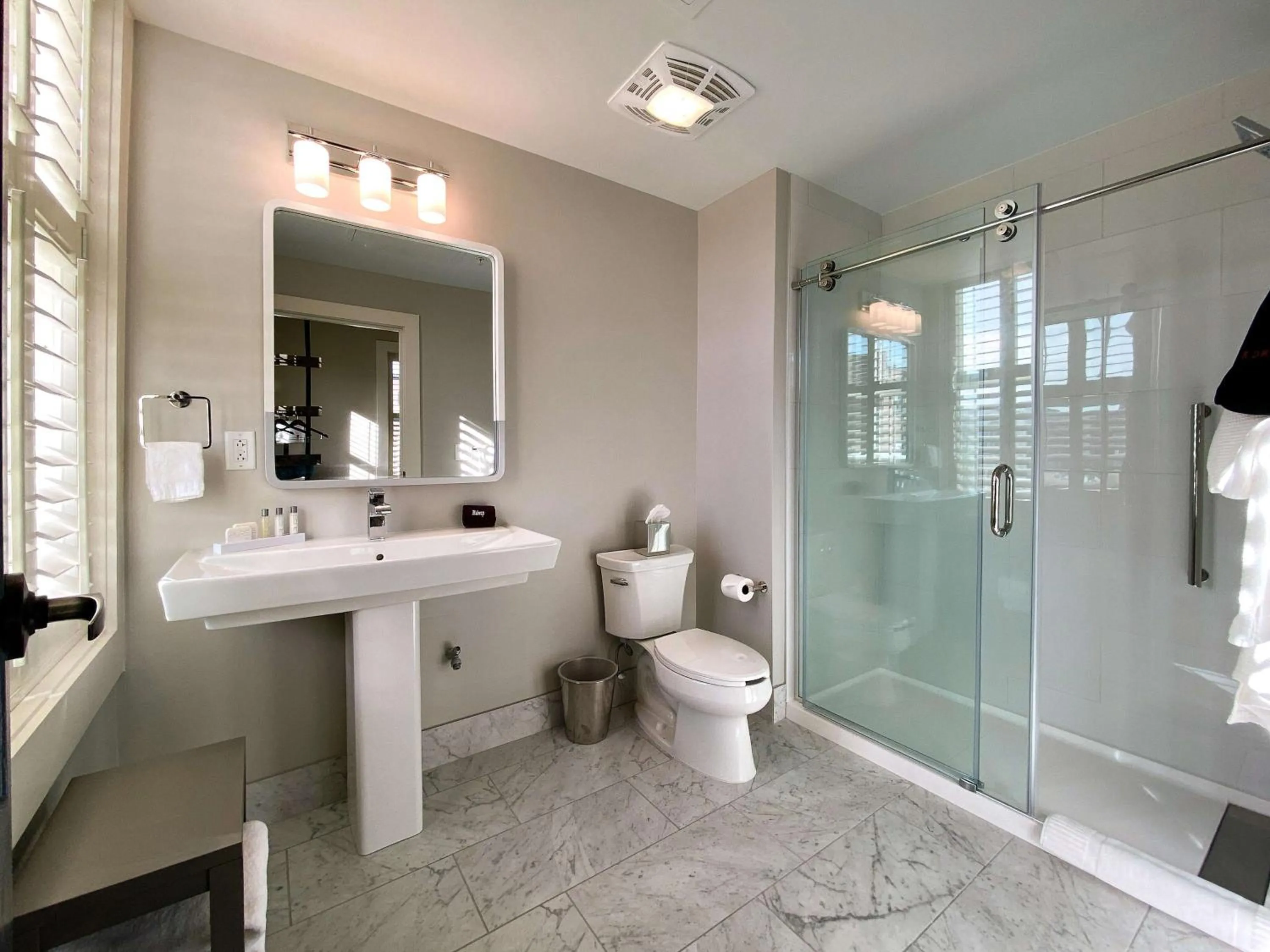 Bathroom in Hotel Florence, Tapestry Collection by Hilton