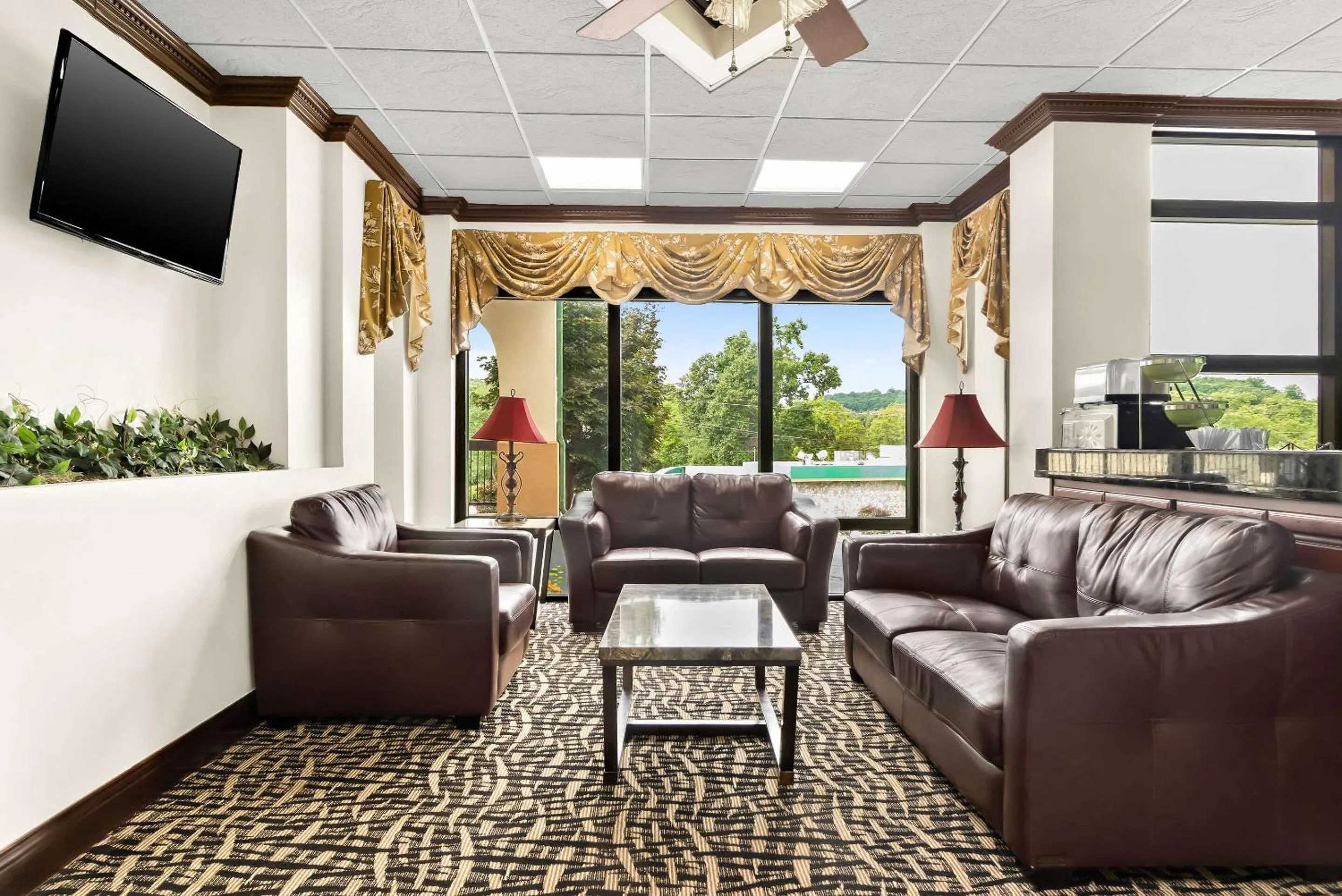 Lobby or reception in Quality Inn Russellville