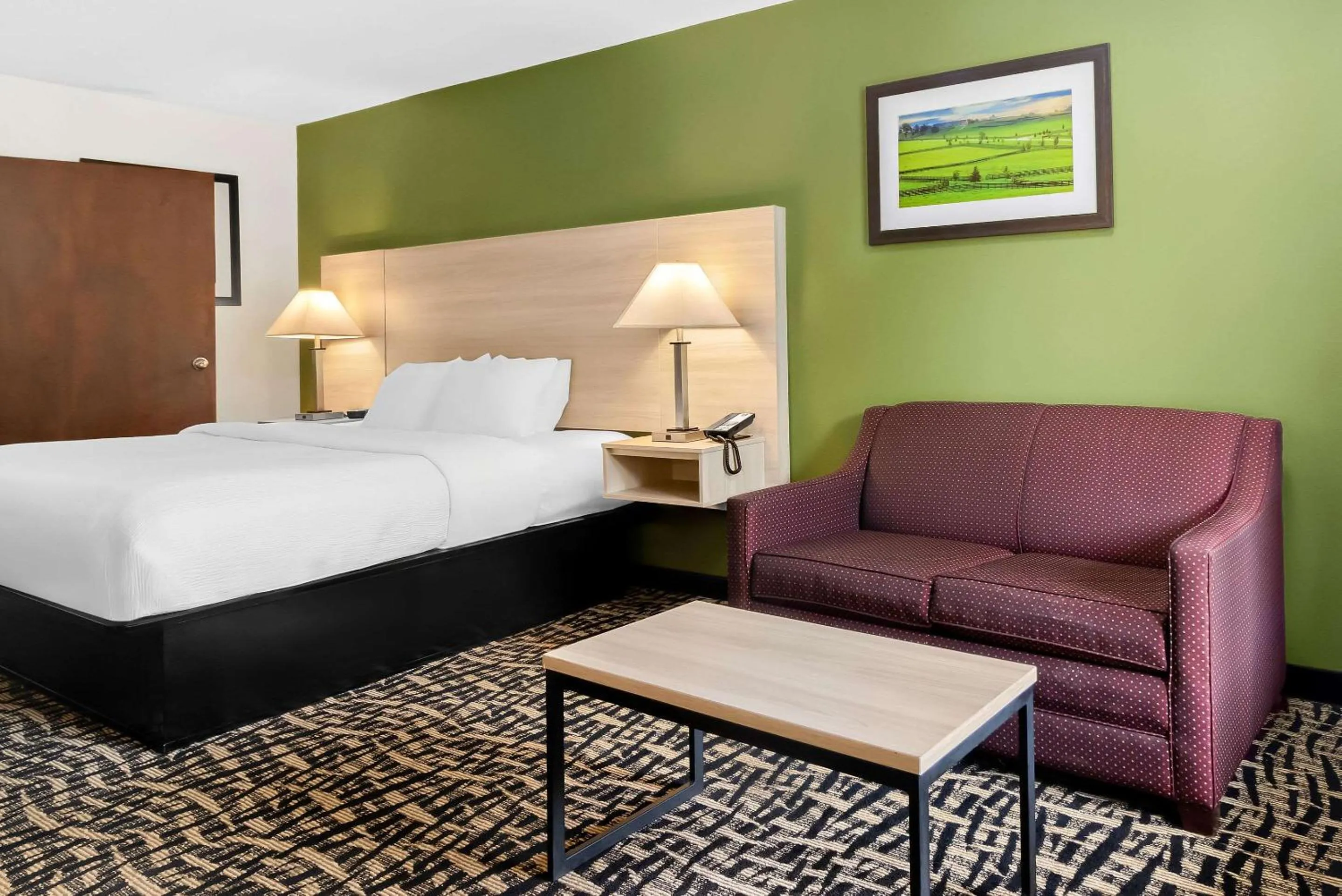 Bedroom, Bed in Quality Inn Russellville