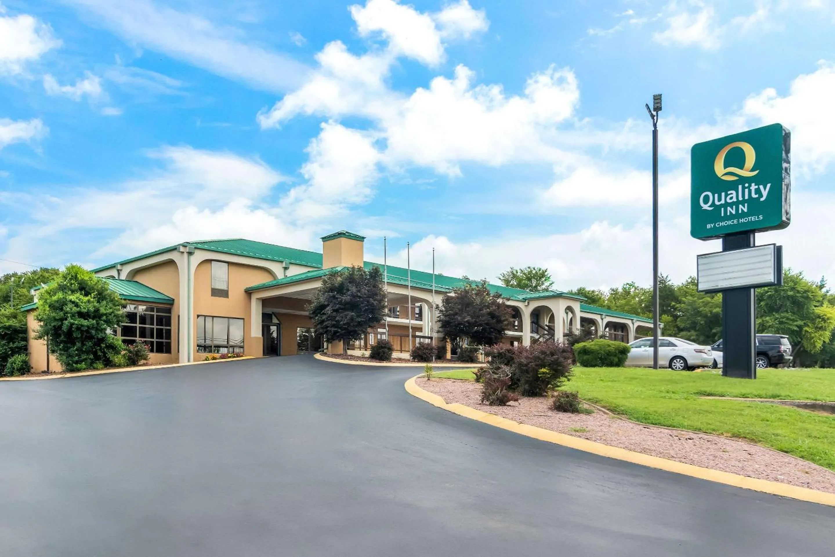 Property building in Quality Inn Russellville