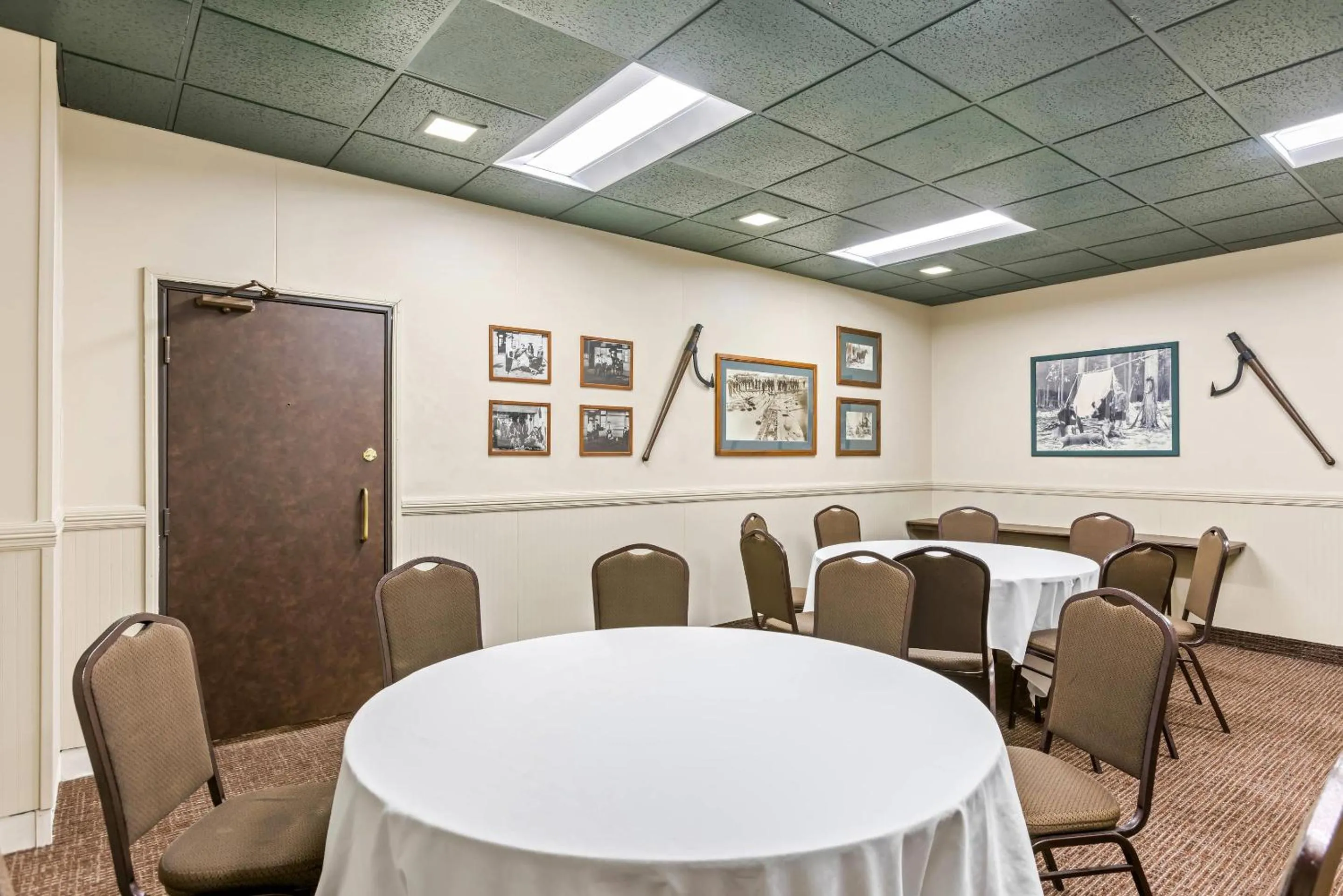 Meeting/conference room in Lumber Jack Lodge, an Ascend Collection Hotel