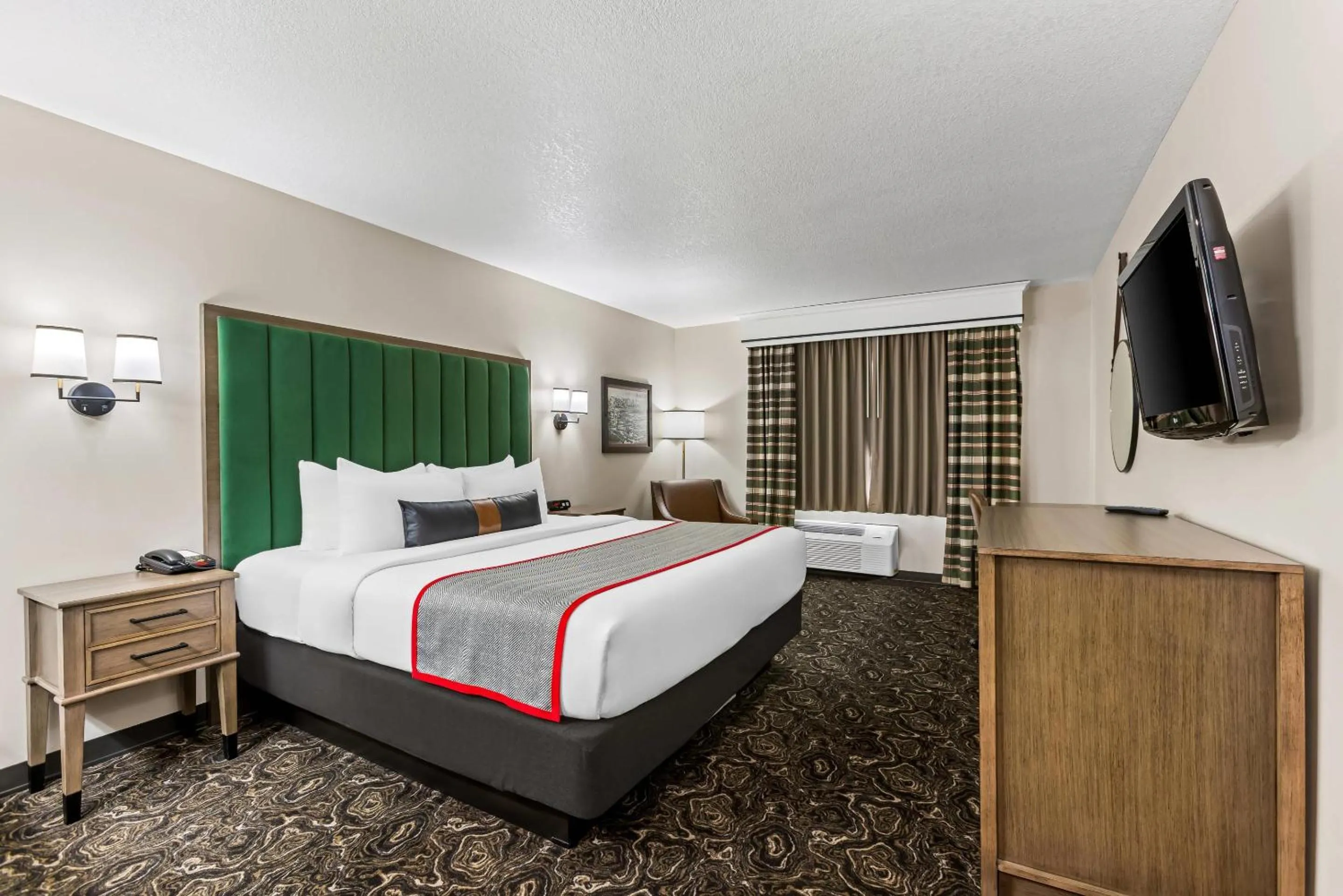 Bedroom, Bed in Lumber Jack Lodge, an Ascend Collection Hotel
