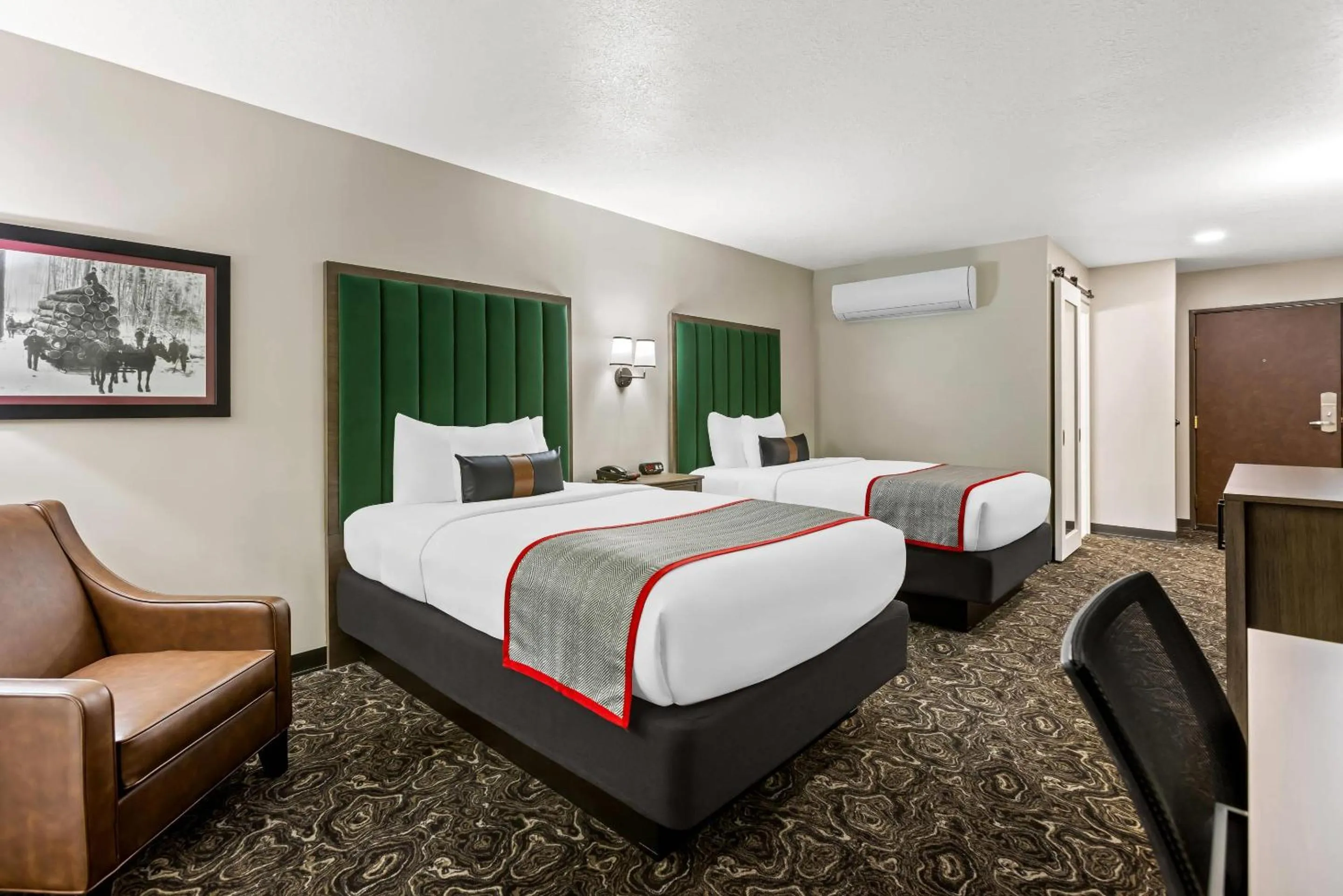 Bedroom, Bed in Lumber Jack Lodge, an Ascend Collection Hotel