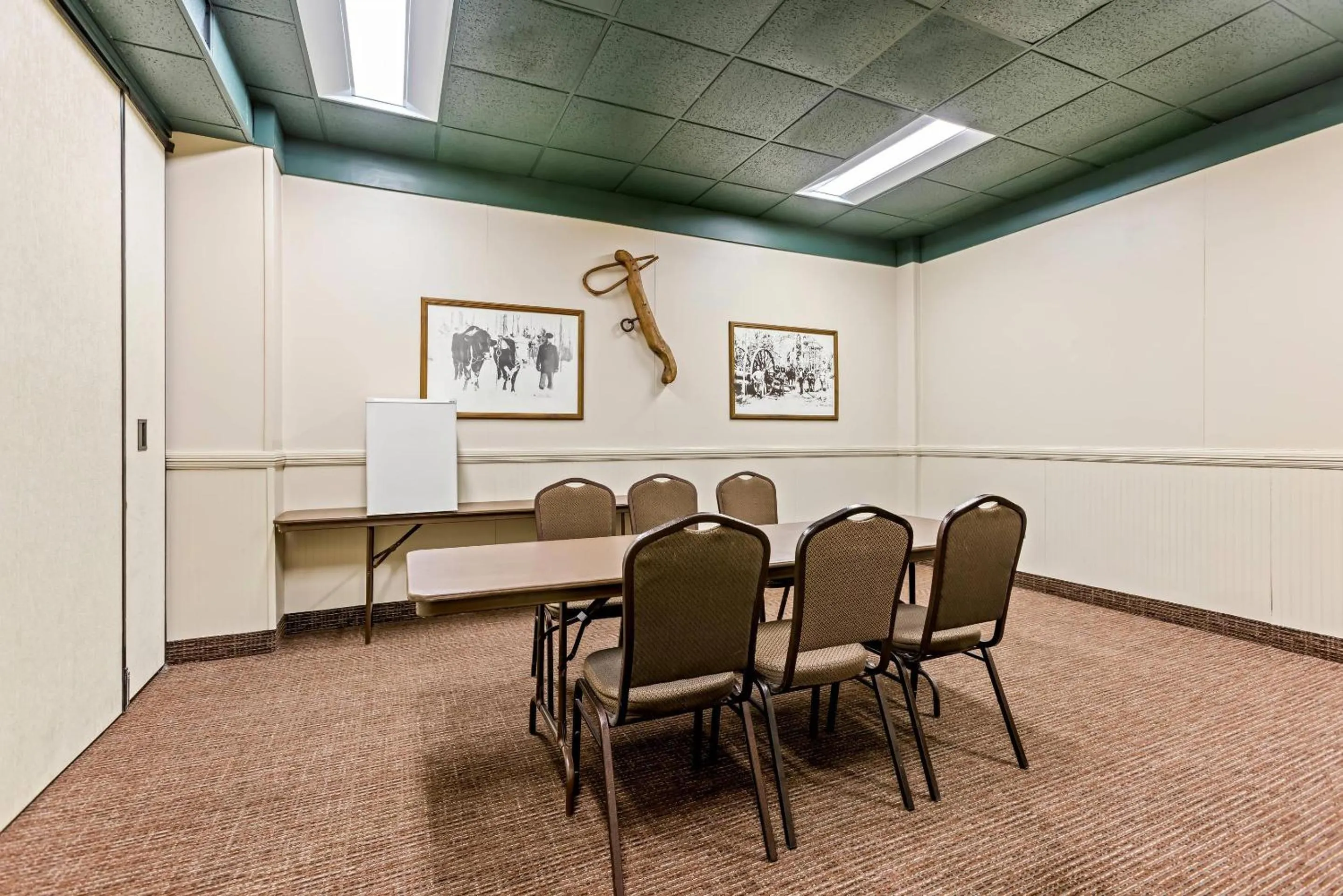 Meeting/conference room in Lumber Jack Lodge, an Ascend Collection Hotel