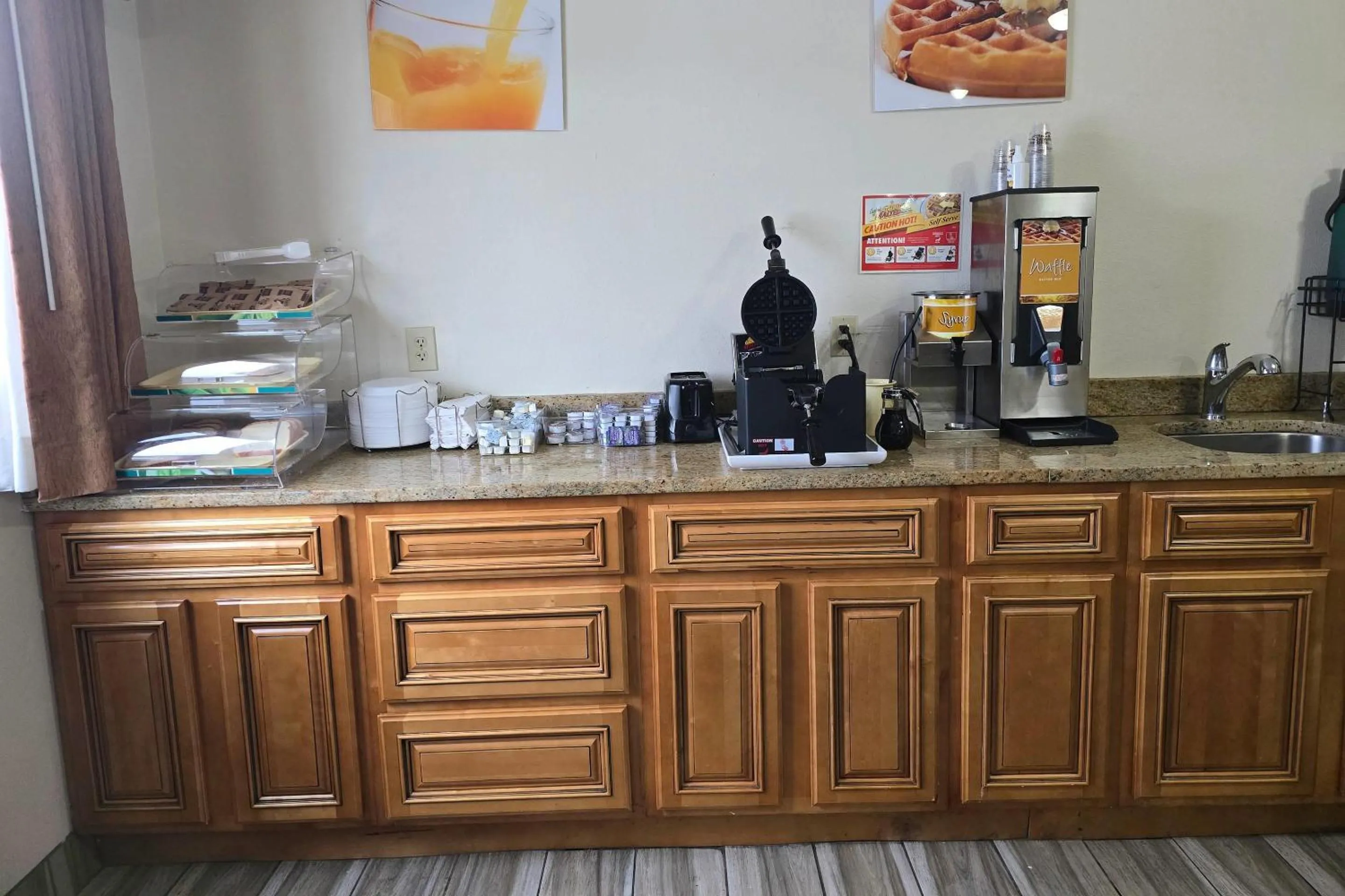 Breakfast in Quality Inn Durand I-69