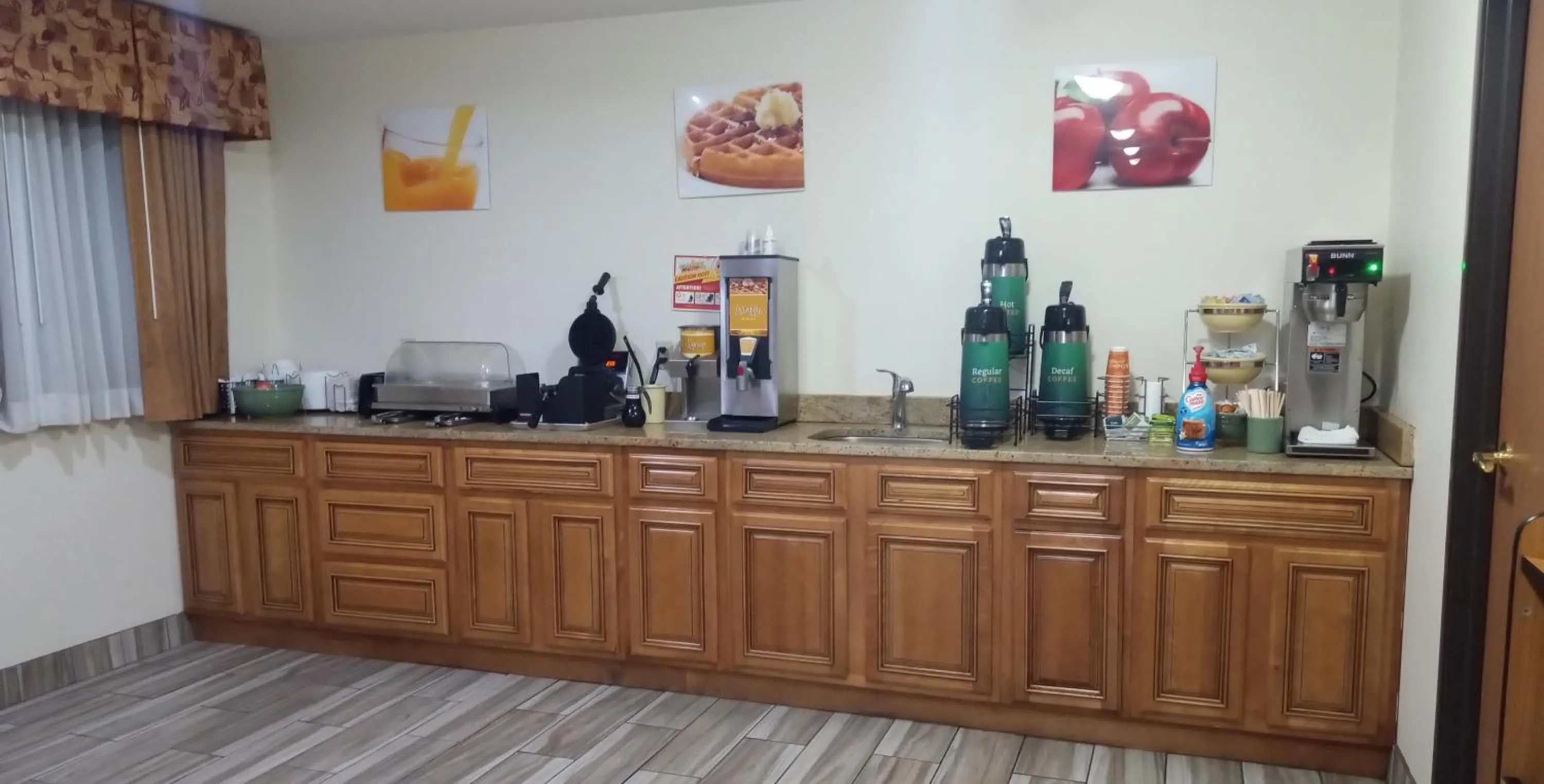 Coffee/tea facilities in Quality Inn Durand I-69