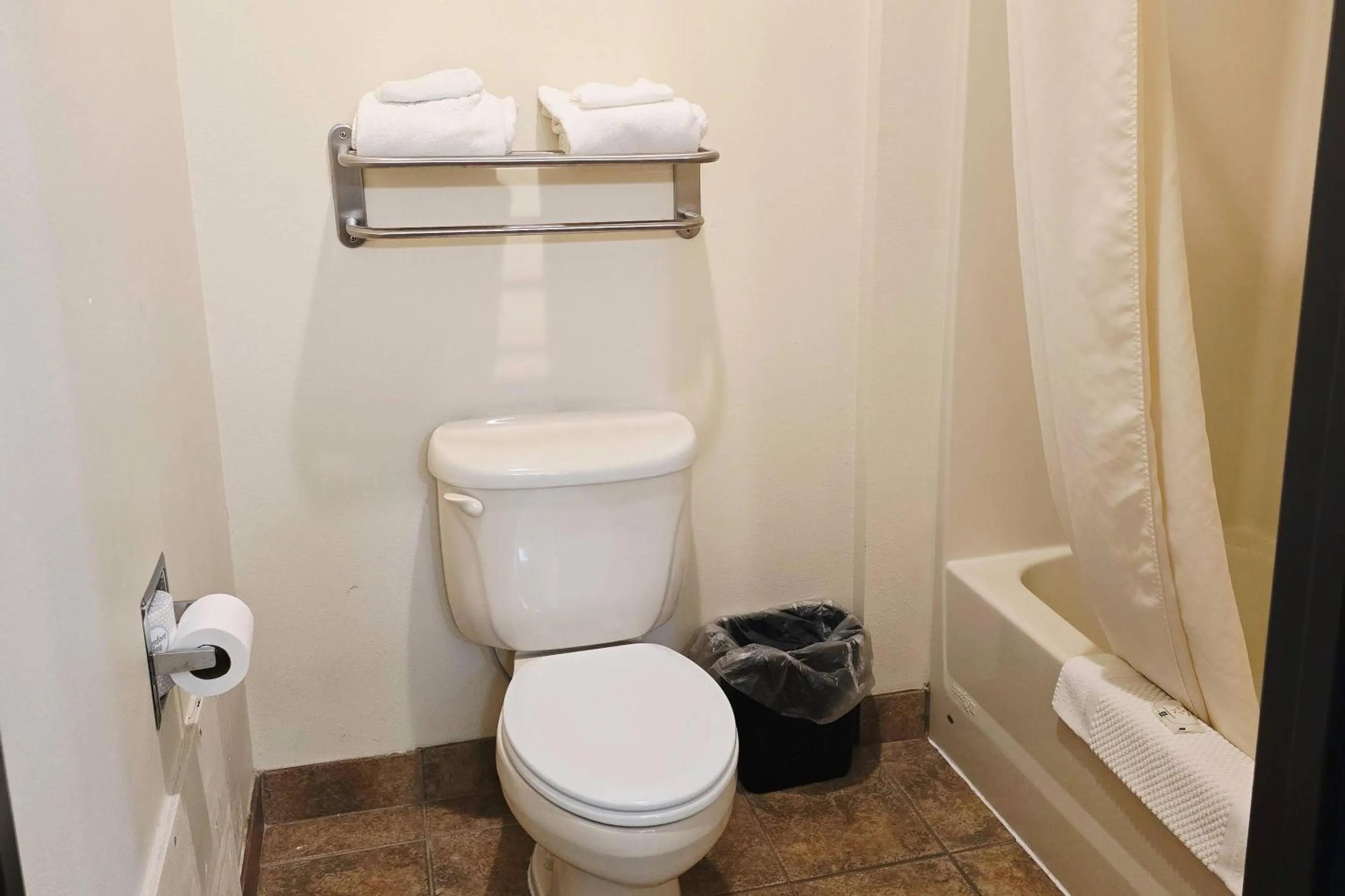 Bedroom in Quality Inn Durand I-69