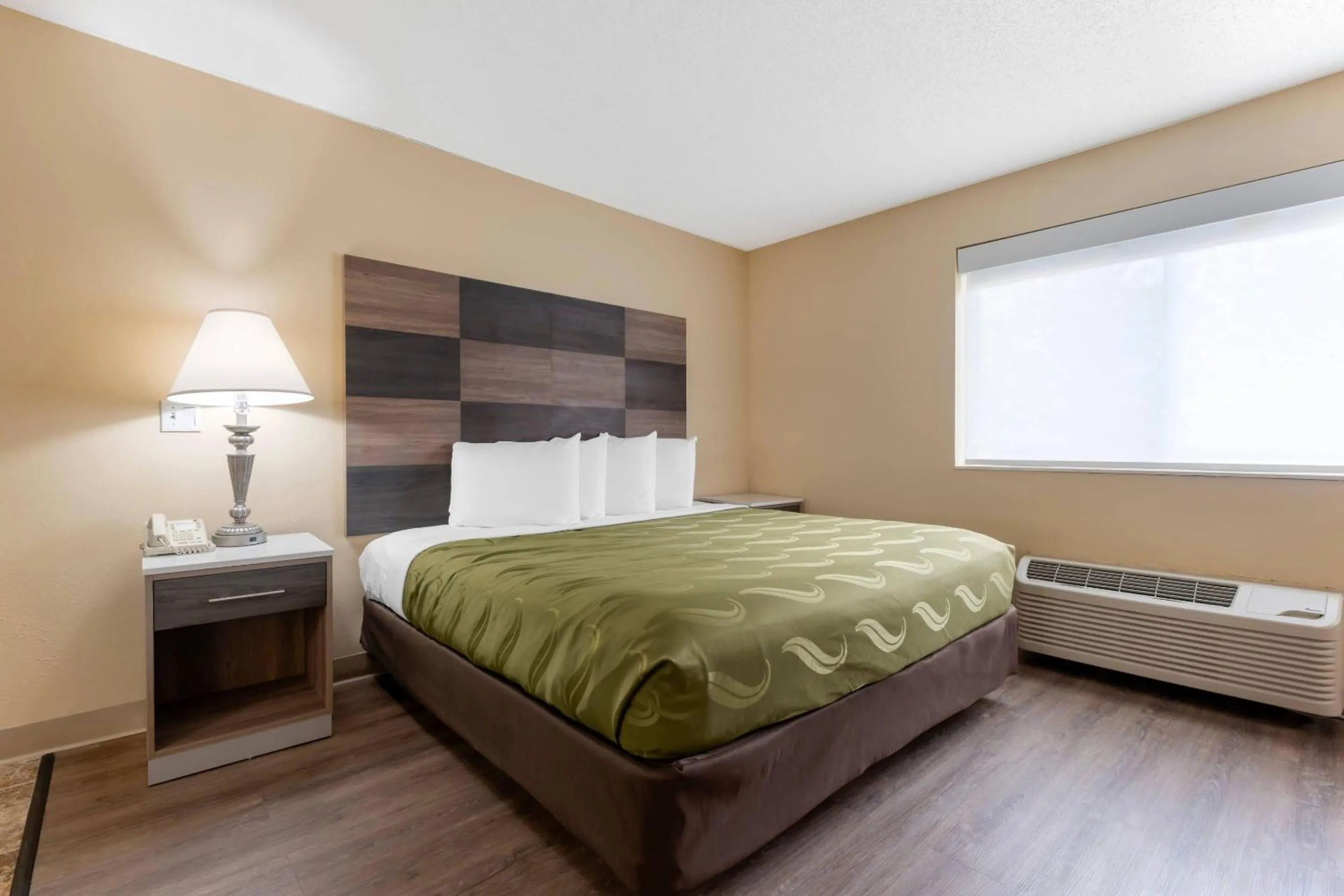 Bedroom, Bed in Quality Inn Bemidji