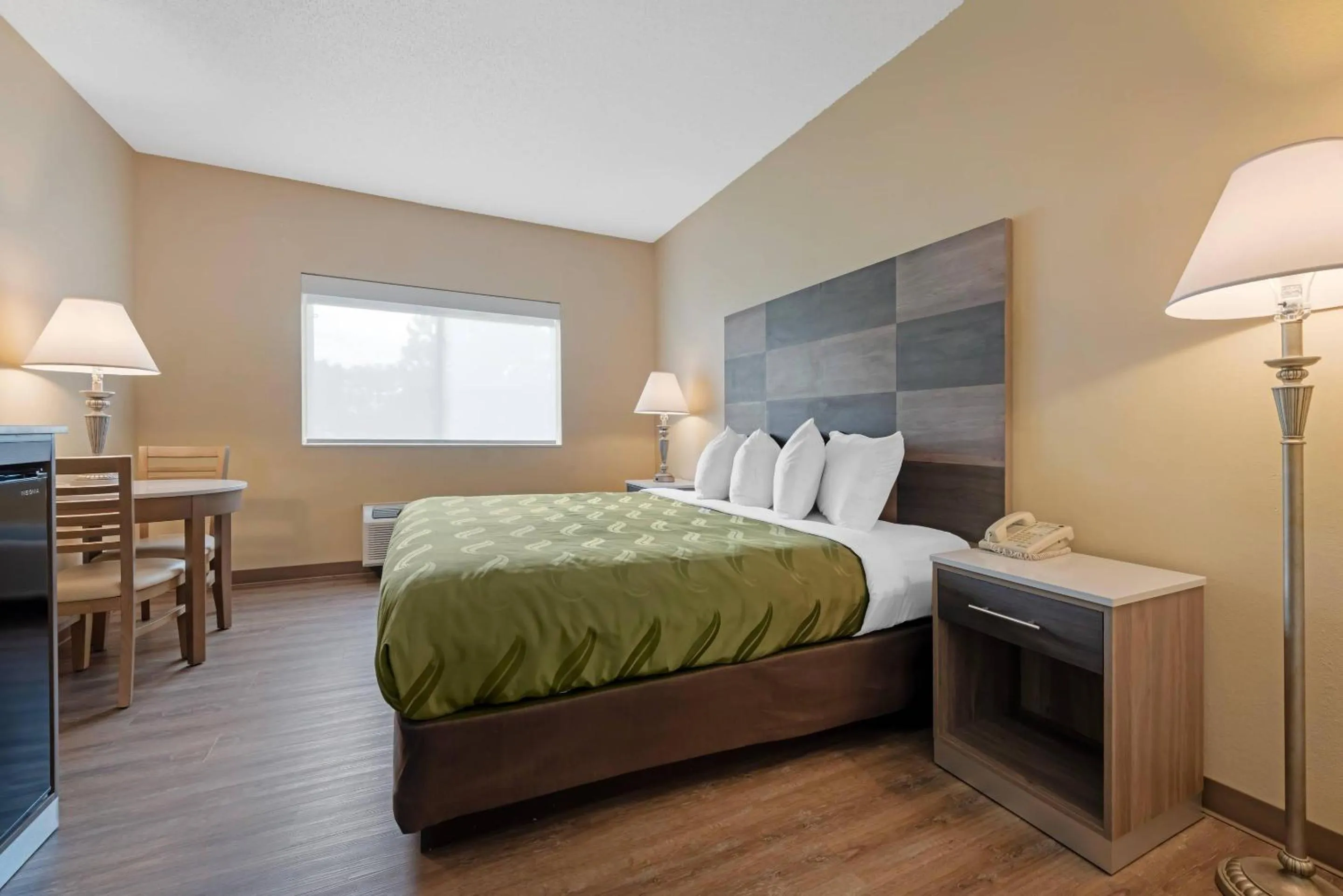 Bedroom, Bed in Quality Inn Bemidji