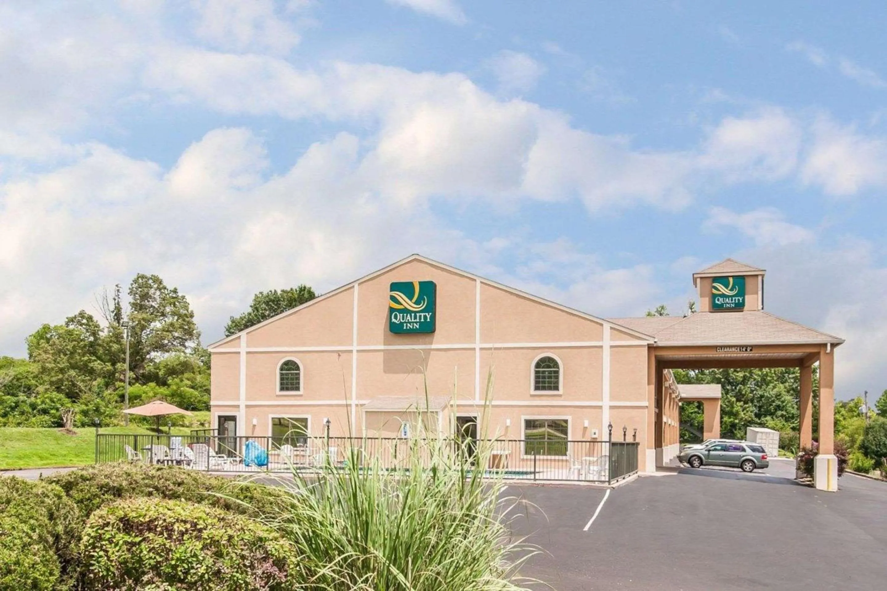Facade/entrance in Quality Inn Savannah South