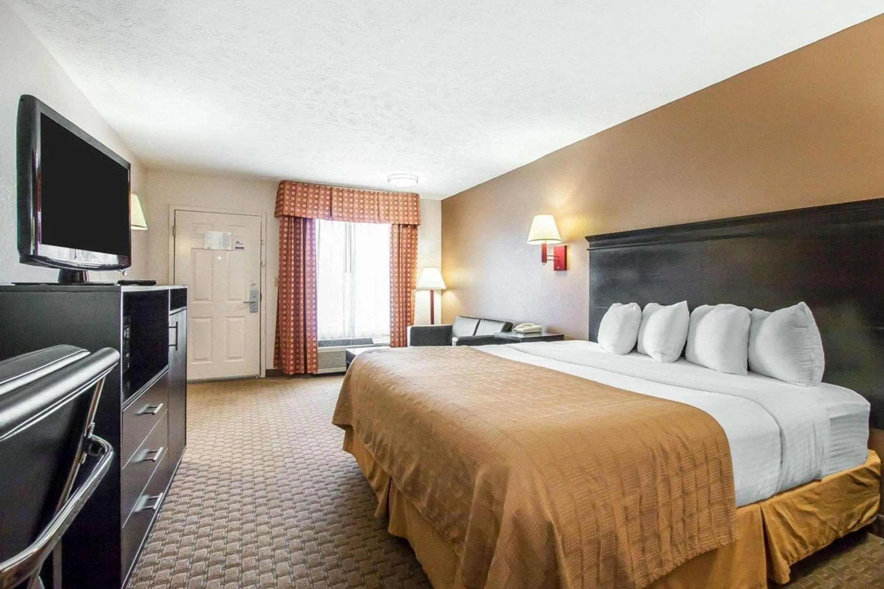 Photo of the whole room, Bed in Quality Inn Savannah South