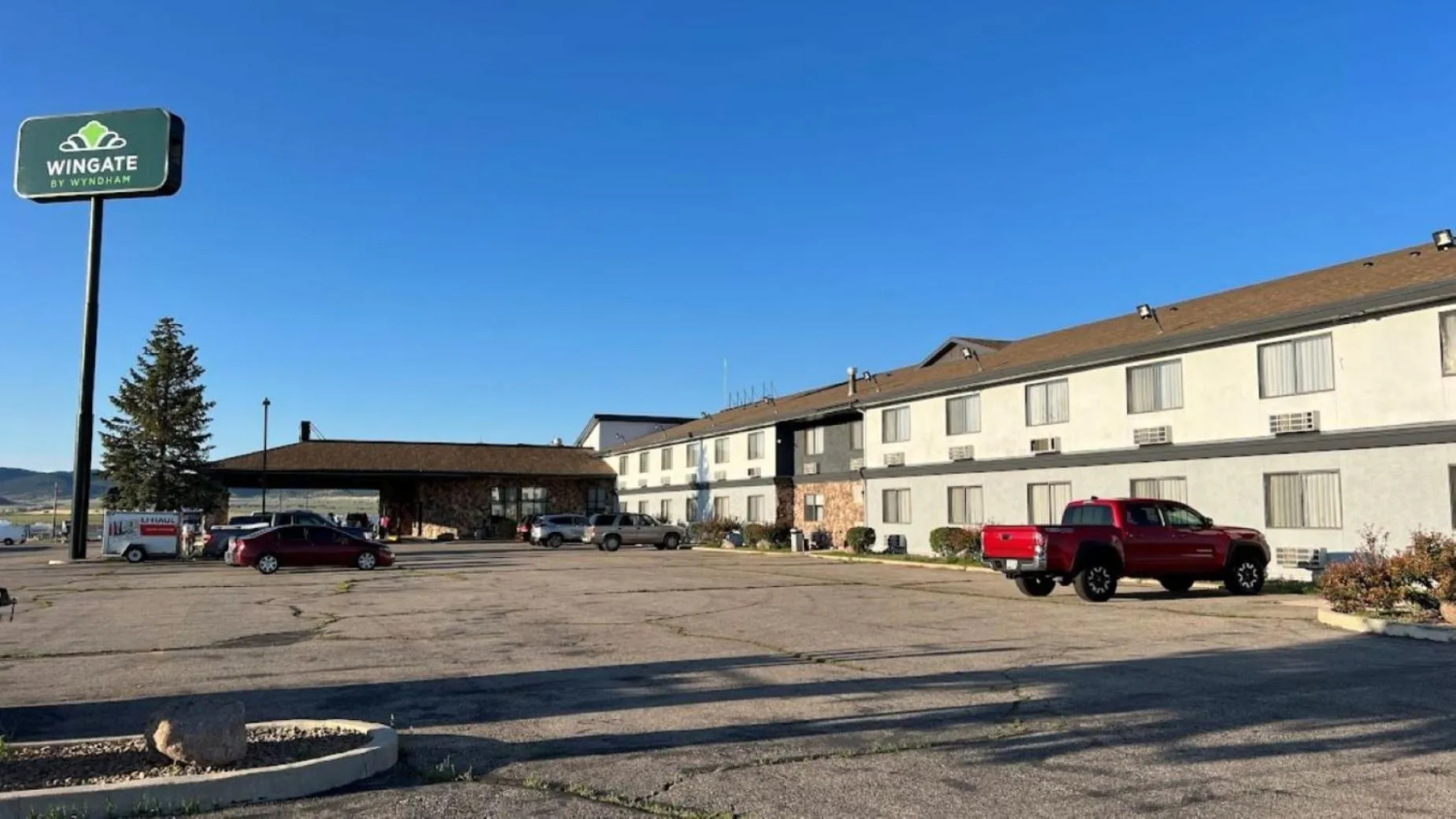 Property building in Wingate by Wyndham Beaver I-15