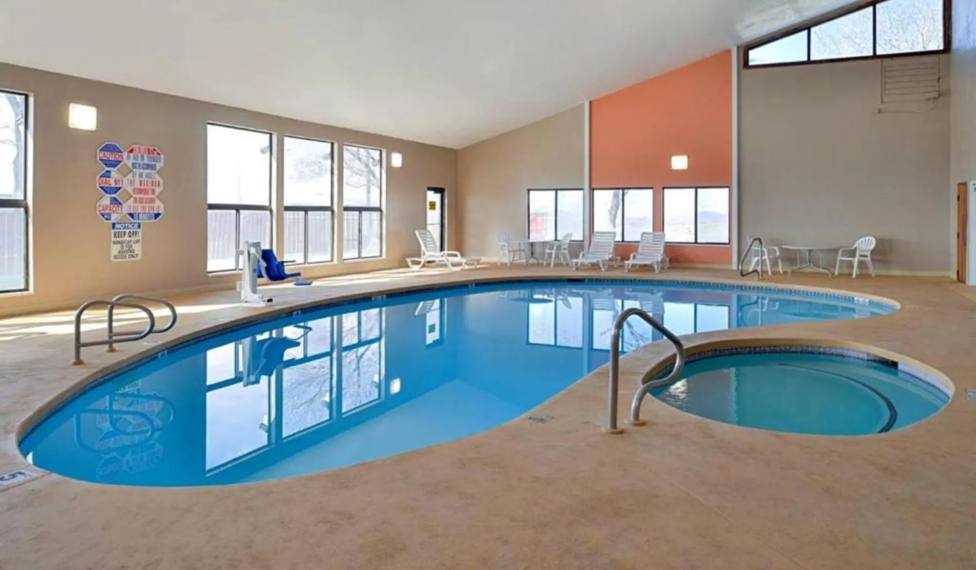 Hot Tub in Wingate by Wyndham Beaver I-15