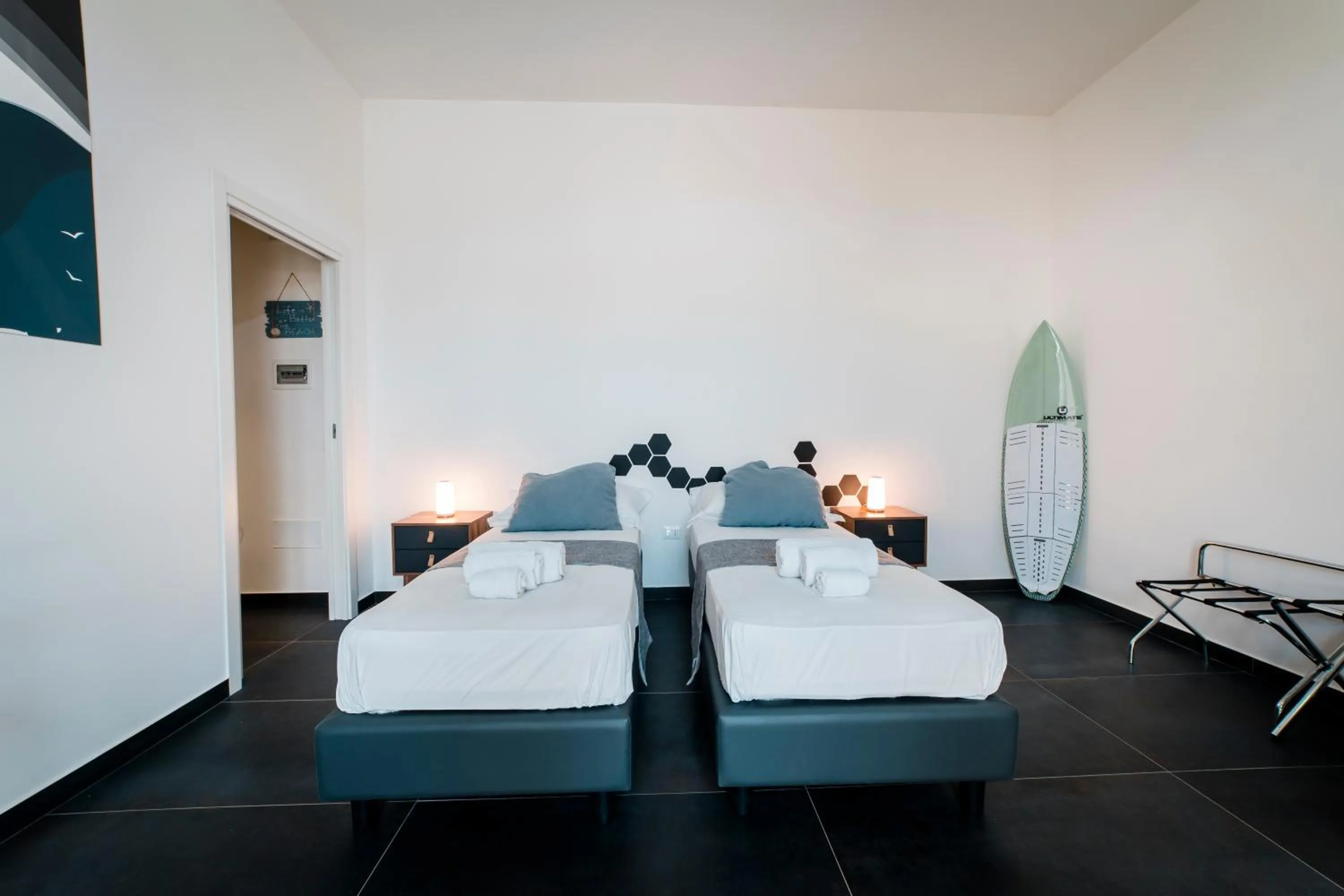 Bed in Sunset Wave - STAGNONE KITESURF VILLAGE