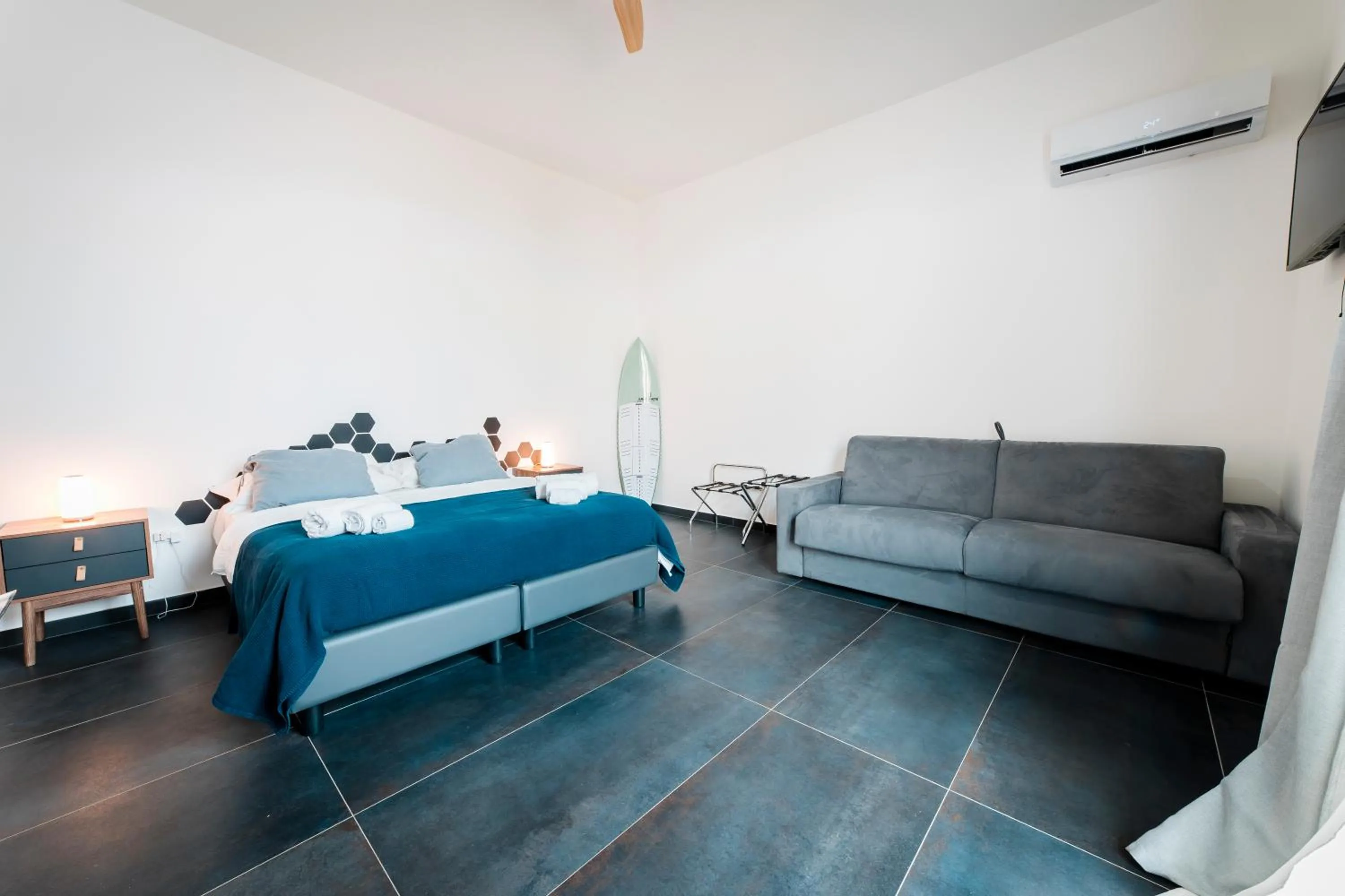 Bed in Sunset Wave - STAGNONE KITESURF VILLAGE